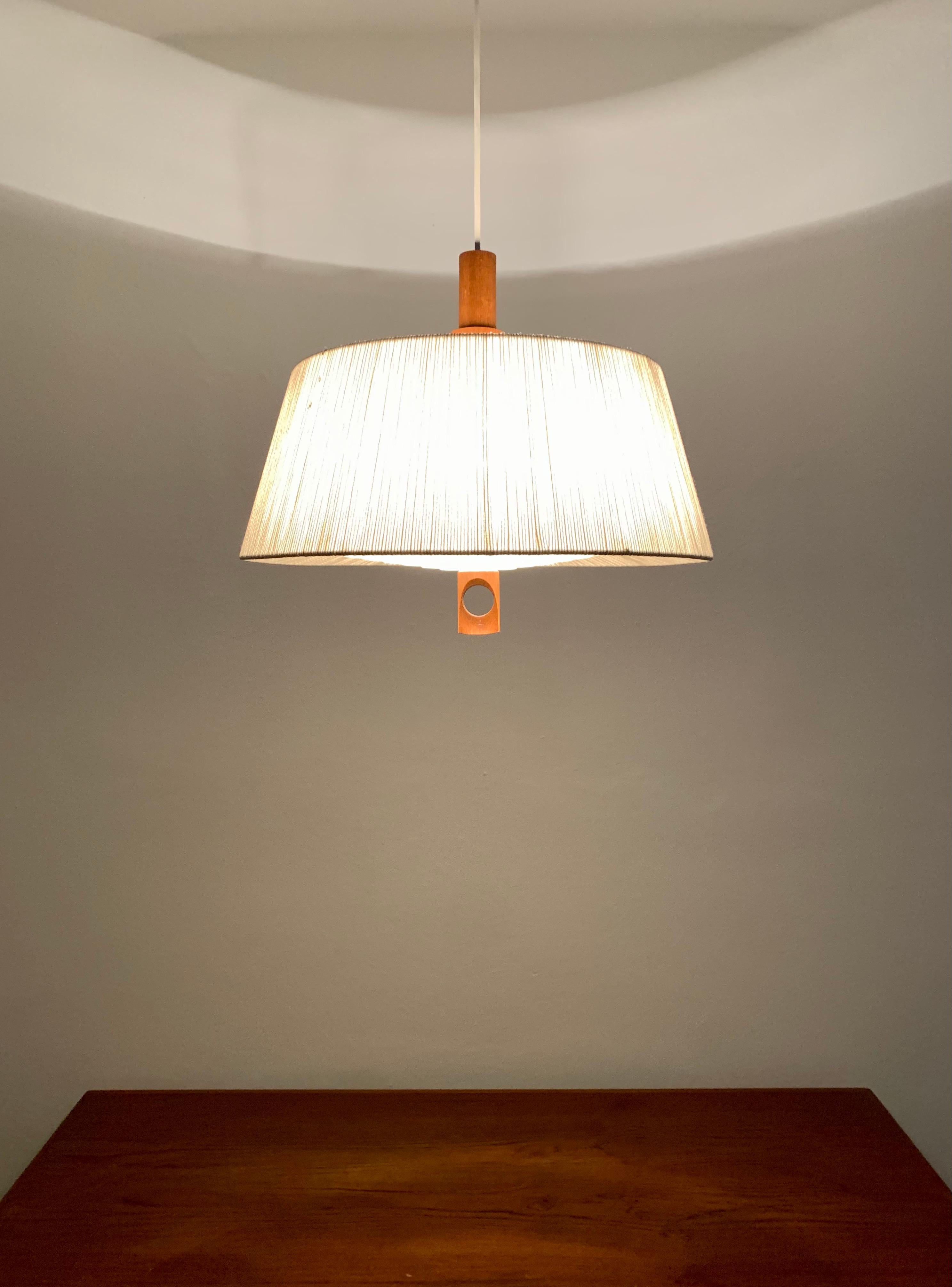 Lampada a sospensione in rafia e noce di Temde in vendita 4