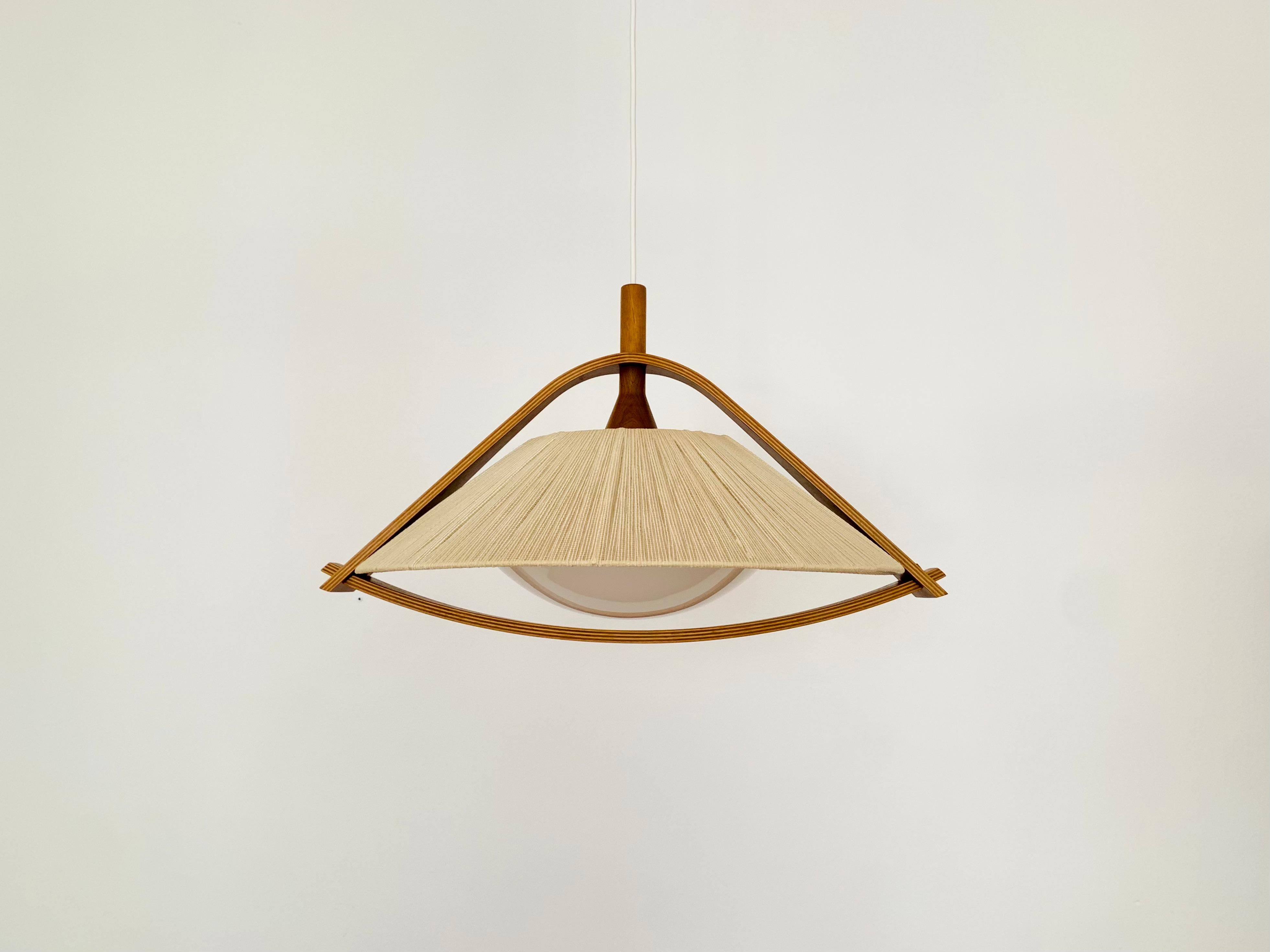 Exceptionally beautiful and large pendant lamp from the 1960s.
The design is very unusual.
The shape and materials create a warm and very pleasant light.

Condition:

Very good vintage condition with slight signs of age-related wear.
The raffia