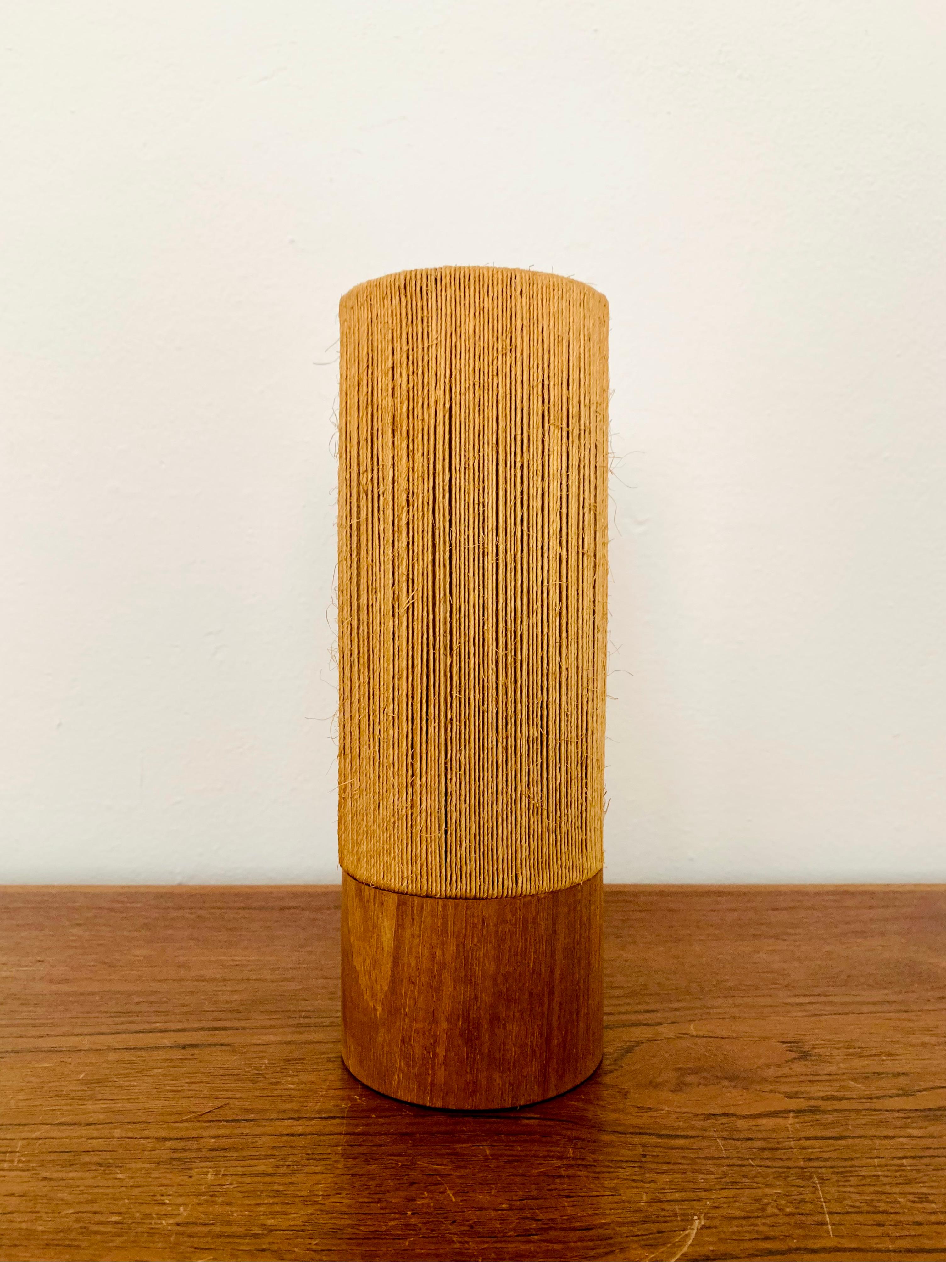 Raffia Bast Tripod Table Lamp In Good Condition For Sale In München, DE