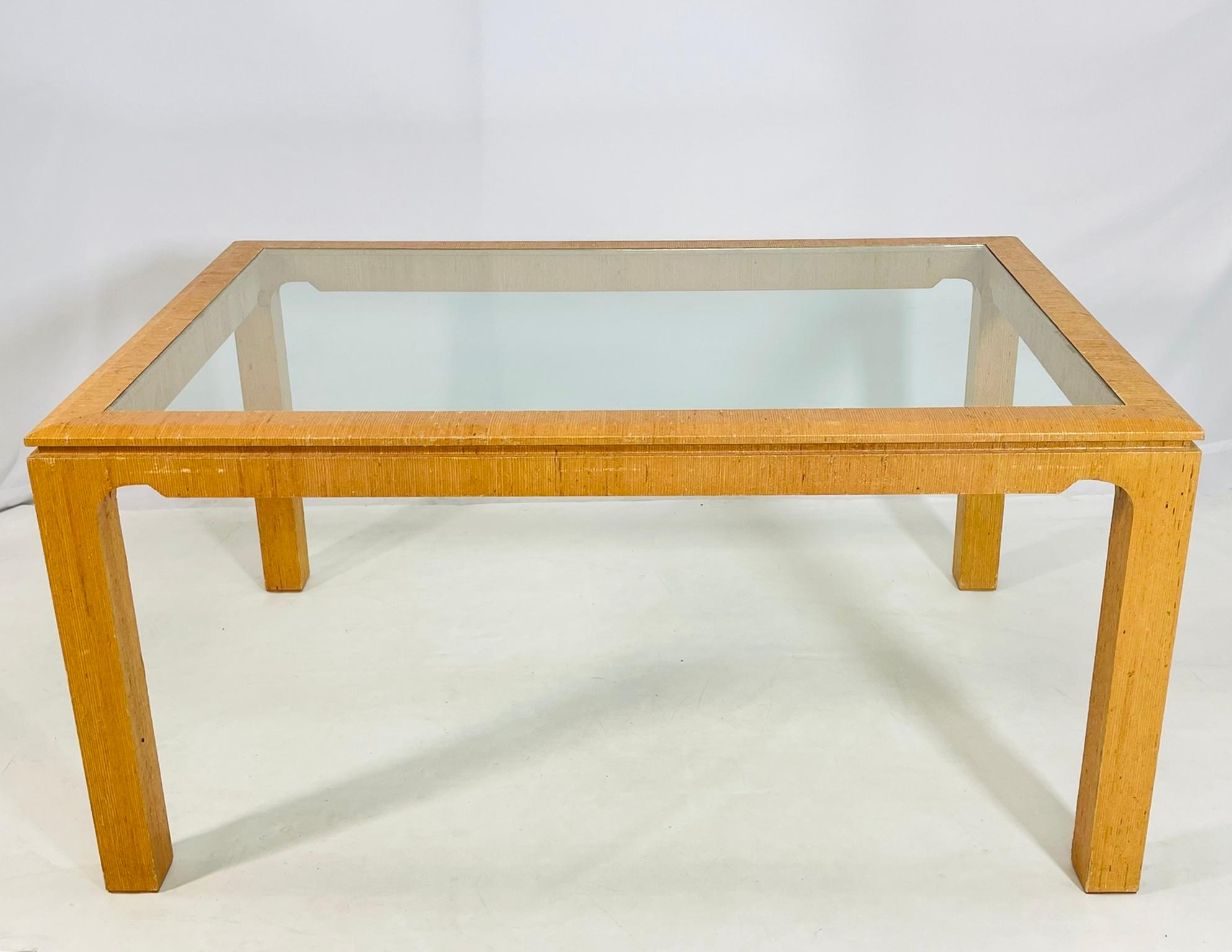 Mesa de comedor con relieve de rafia al estilo de Karl Springer, EE.UU. Años 70 en Bueno estado para la venta en Los Angeles, CA