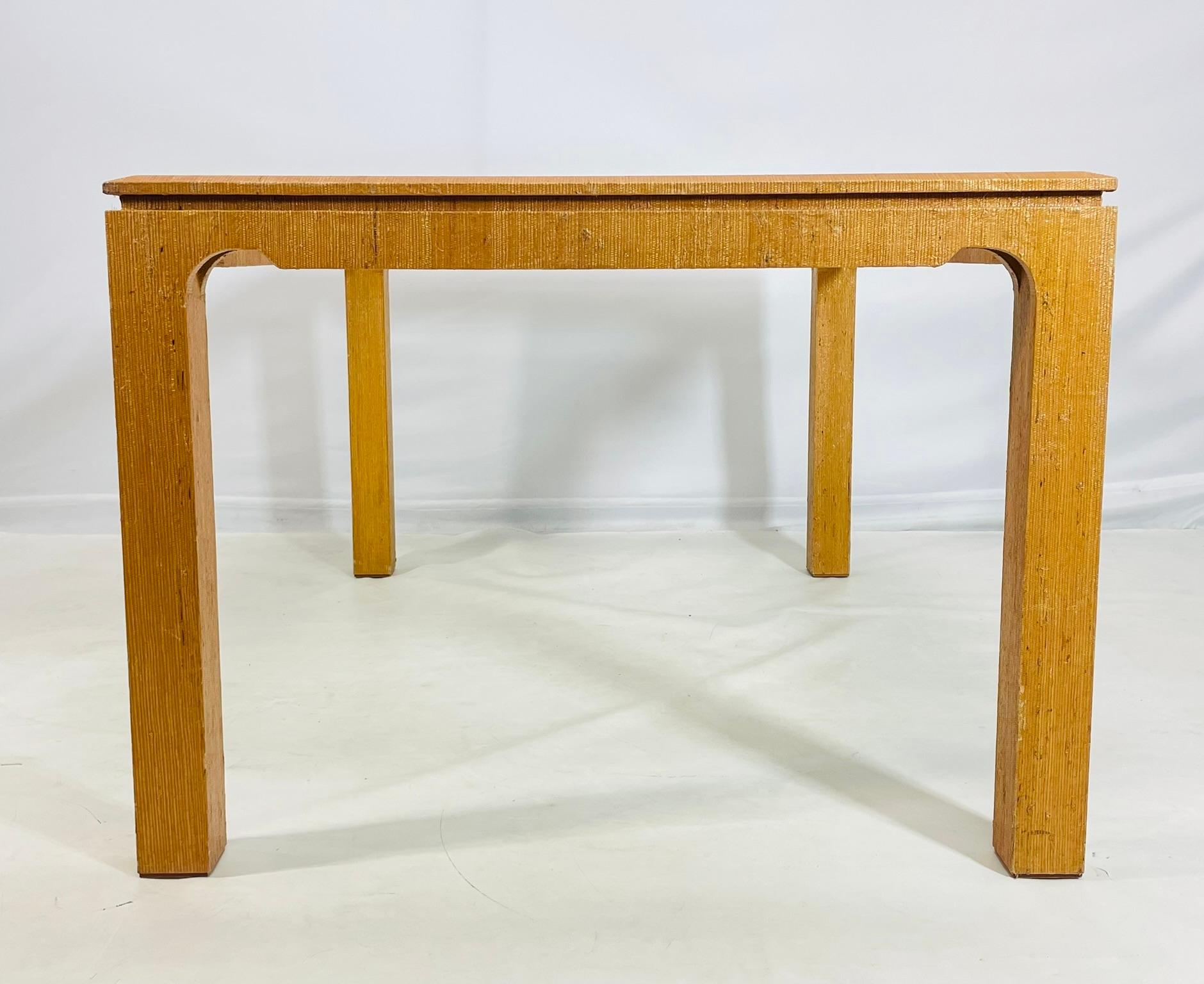 Mesa de comedor con relieve de rafia al estilo de Karl Springer, EE.UU. Años 70 en venta 1