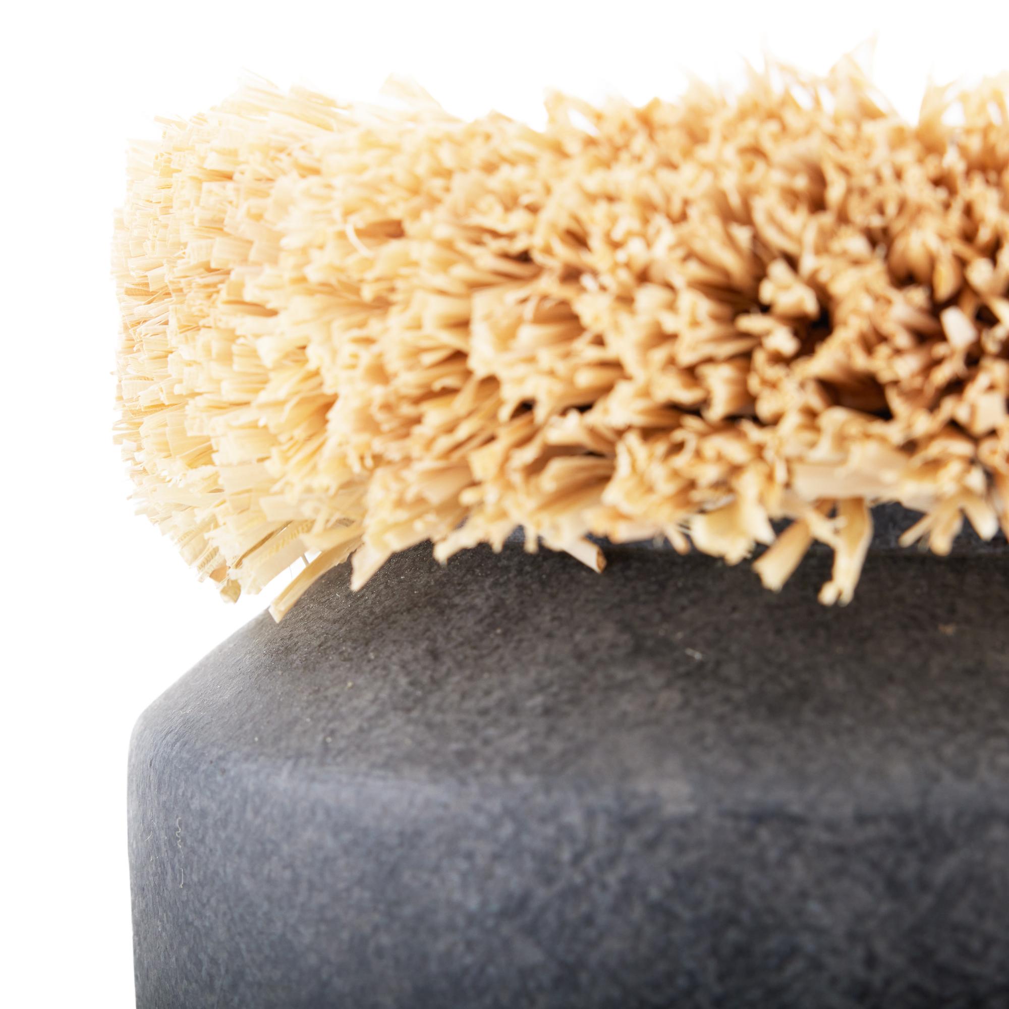 Raffie Vase 5735 - Matte Charcoal Terracotta and Raw Raffia en Bueno estado para la venta en London, GB