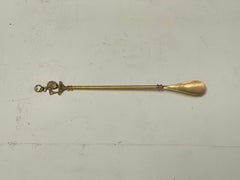 Raffinato calzascarpe in ottone massiccio, “Heritage Gold”, anni '70