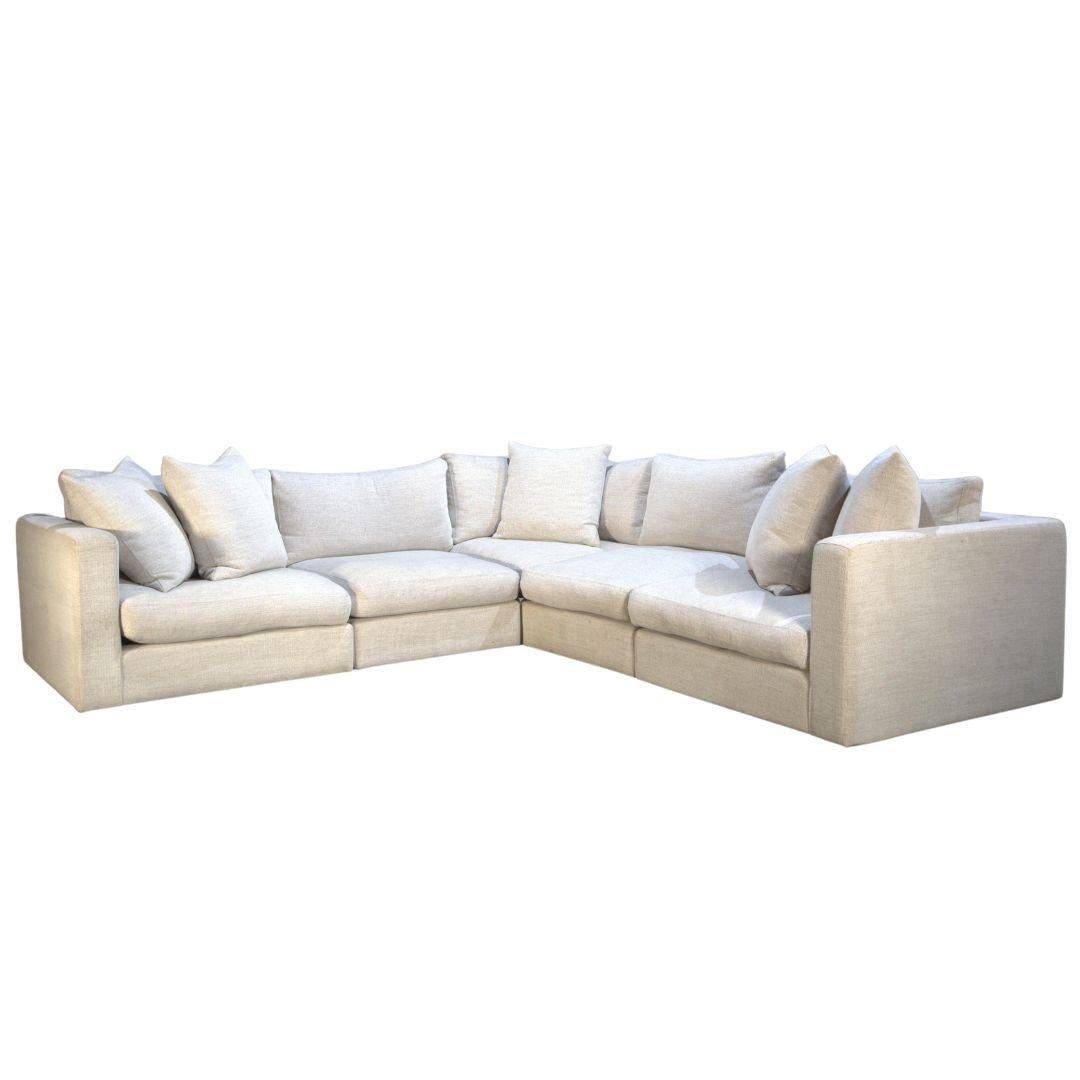 Voici le superbe canapé d'angle Manhattan de Raft London, une pièce indispensable à tout espace de vie moderne. Fabriqué avec des matériaux de la plus haute qualité, ce luxueux canapé affiche un design épuré et sophistiqué qui rehaussera n'importe
