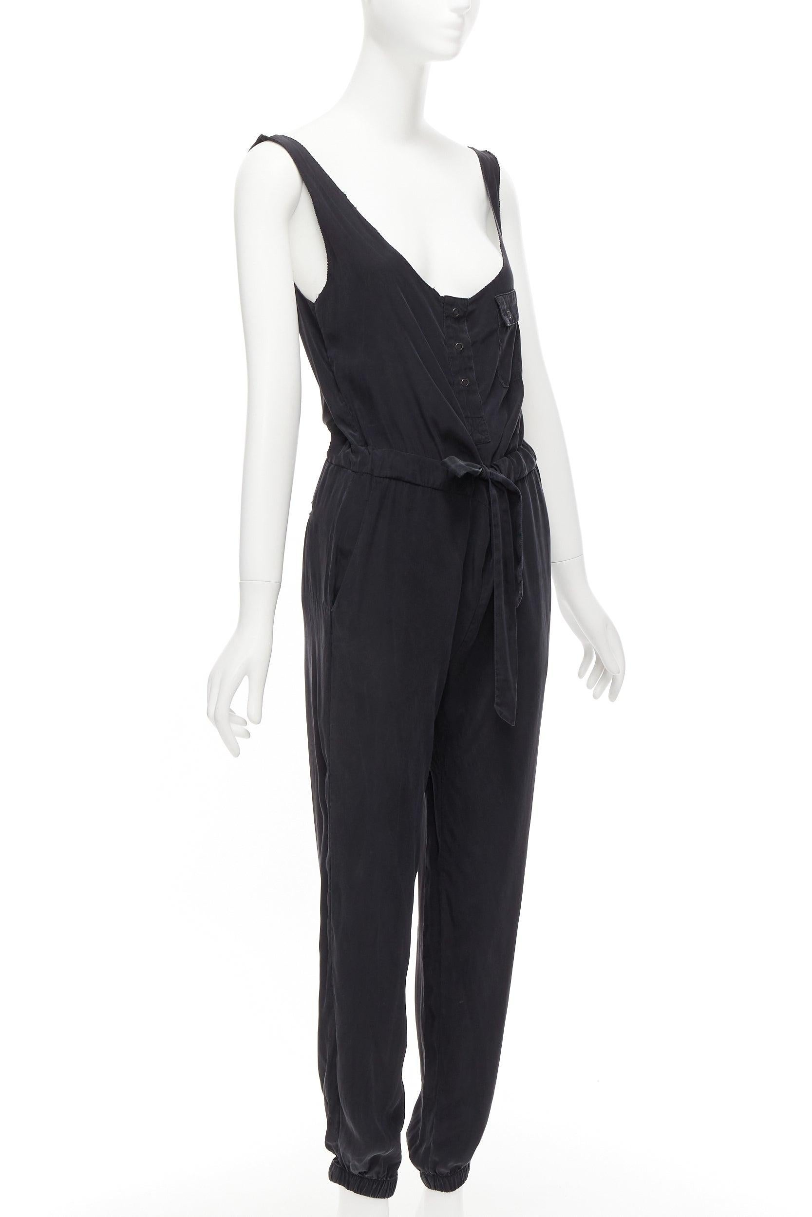 RAG & BONE 100% charmeuse silk charcoal grey belted jumpsuit US0 XS
Reference: CELG/A00394
Brand: rag & bone
Material: Silk
Color: Grey
Pattern: Solid
Closure: Snap Buttons
Extra Details: Silk waist tie. Beautiful washed effect.
Made in: United