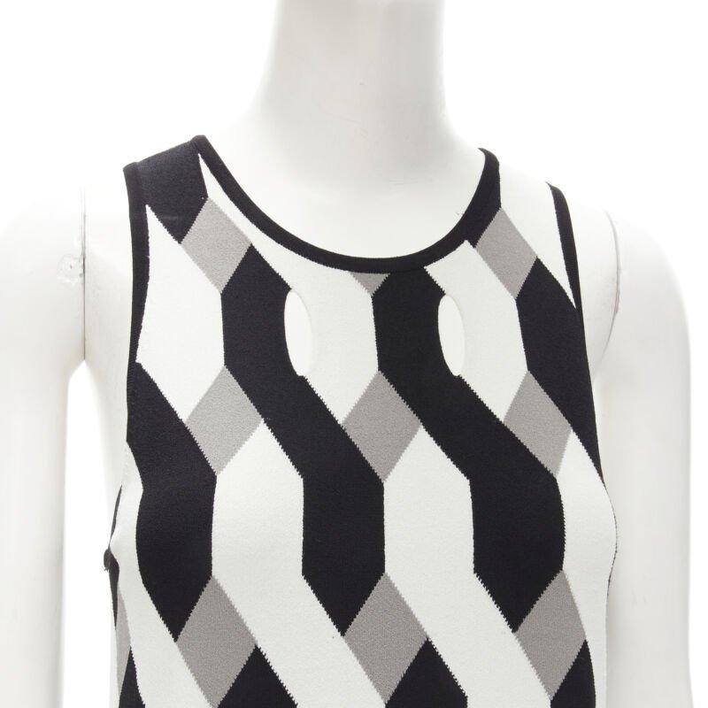 RAG & BONE black grey geometric woven cut out knitted dress S
Reference: KNLM/A00156
Brand: rag & bone
Color: Grey, Black
Pattern: Geometric
Extra Details: Cut out throughout. Side slit at hem.
Made in: China

CONDITION:
Condition: Excellent, this