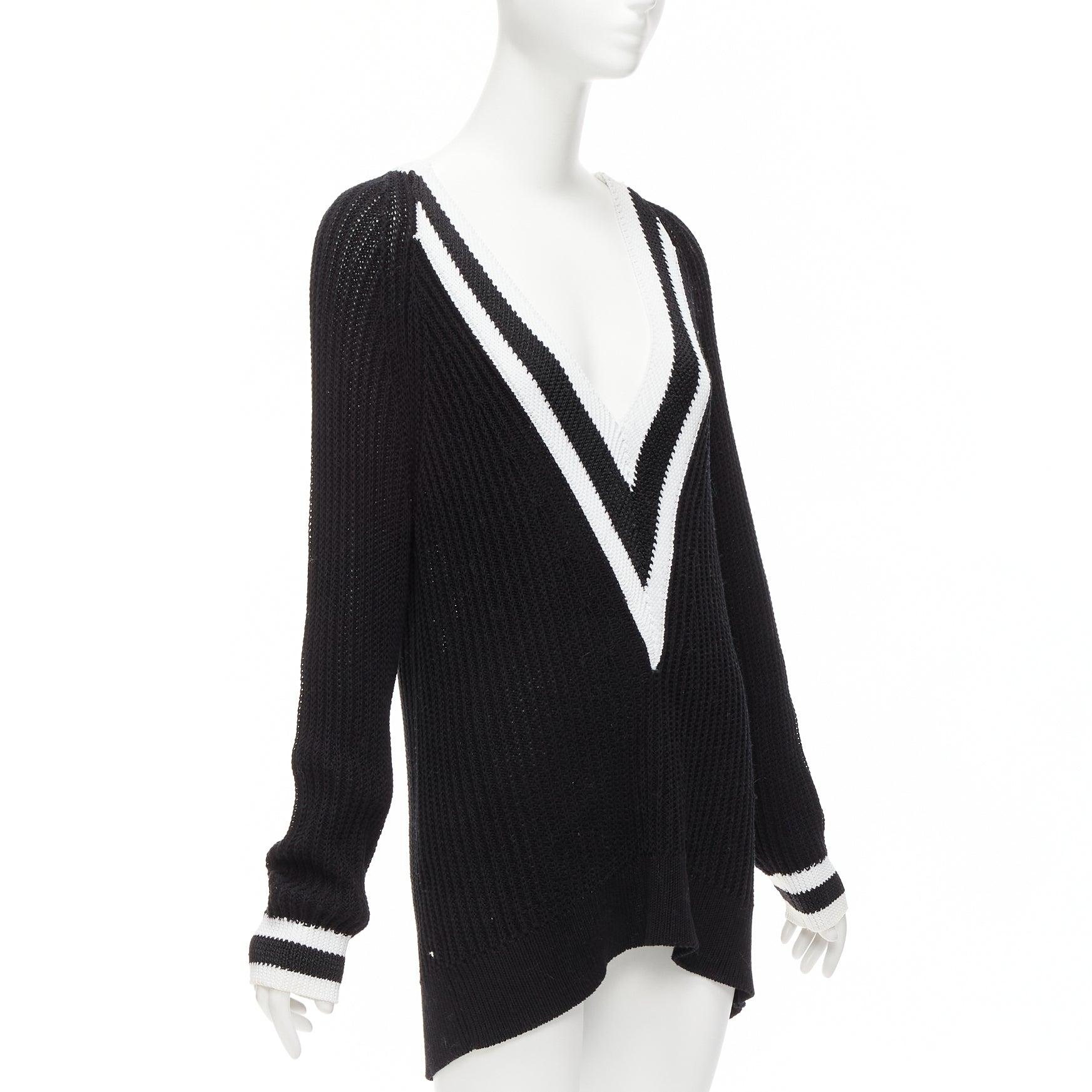 RAG & BONE black white cotton deep V raglan sleeve varsity sweater M
Reference: DYTG/A00036
Brand: rag & bone
Material: Cotton
Color: Black, White
Pattern: Striped
Closure: Slip On
Made in: China

CONDITION:
Condition: Excellent, this item was