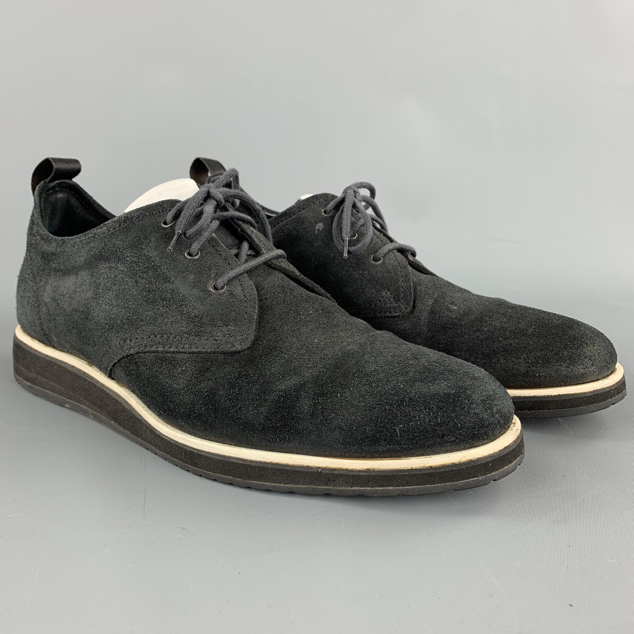 RAG & BONE shoes comes in a black suede with a white trim featuring a rubber sole and a lace up closure. Made in Italy.
Very Good
Pre-Owned Condition. 

Marked:   EU 43Outsole: 11.5 inches  x 4 inches 
  
  
 
Reference: 105199
Category: Lace Up