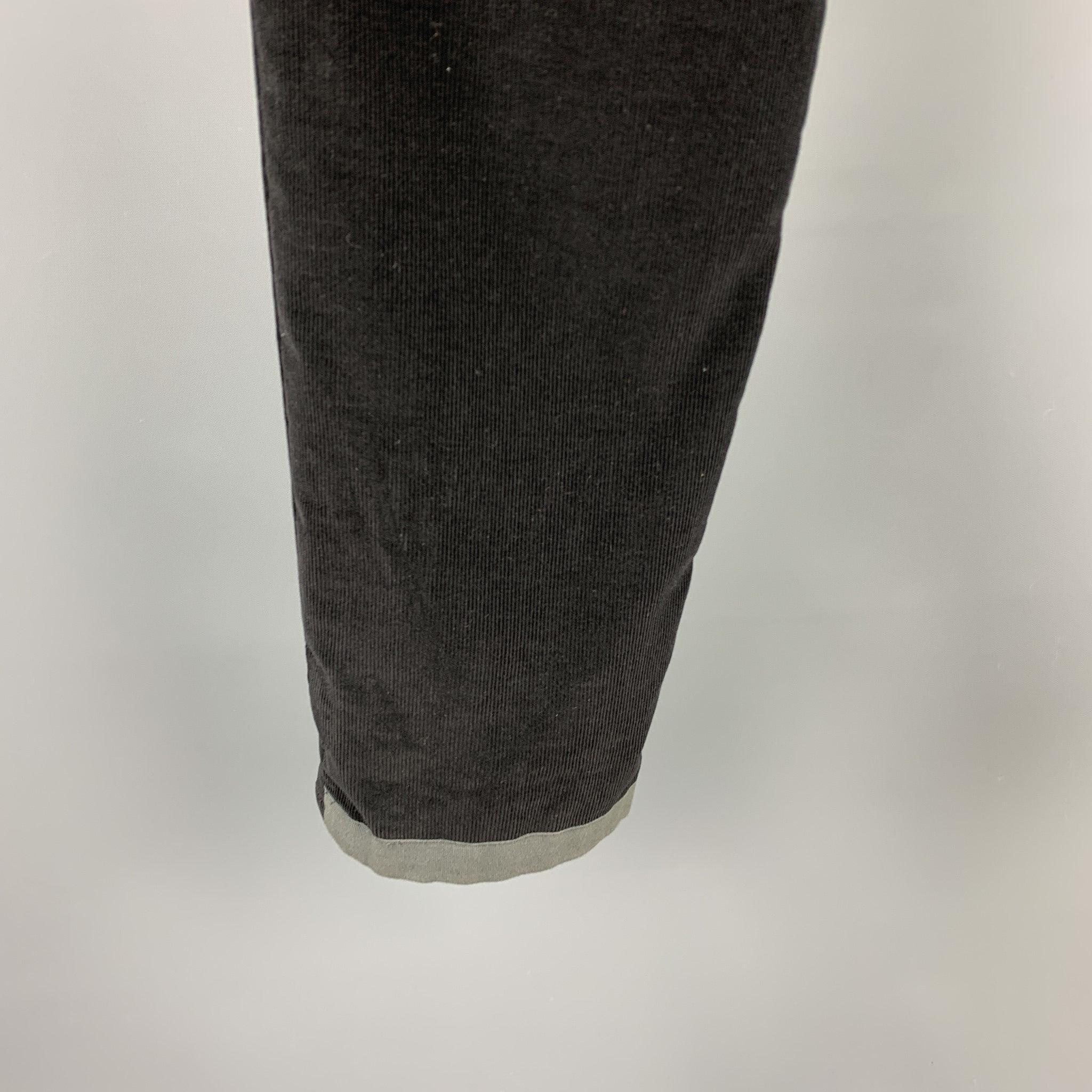 RAG & BONE Taille 32 Pantalon décontracté en velours côtelé noir avec patte de boutonnage Bon état - En vente à San Francisco, CA