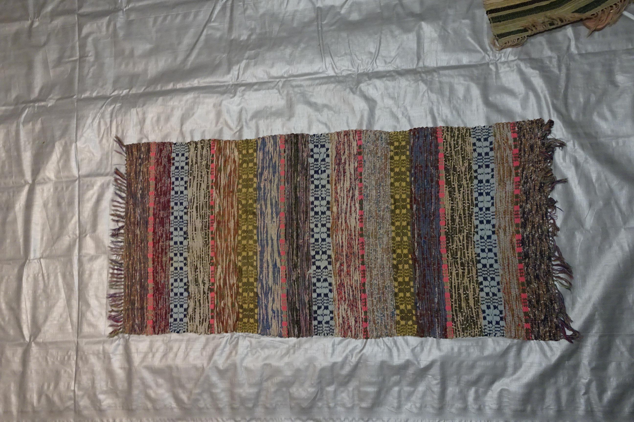 Dies ist eine handgefertigte schwedische Land Rag Rug aus Baumwolle.