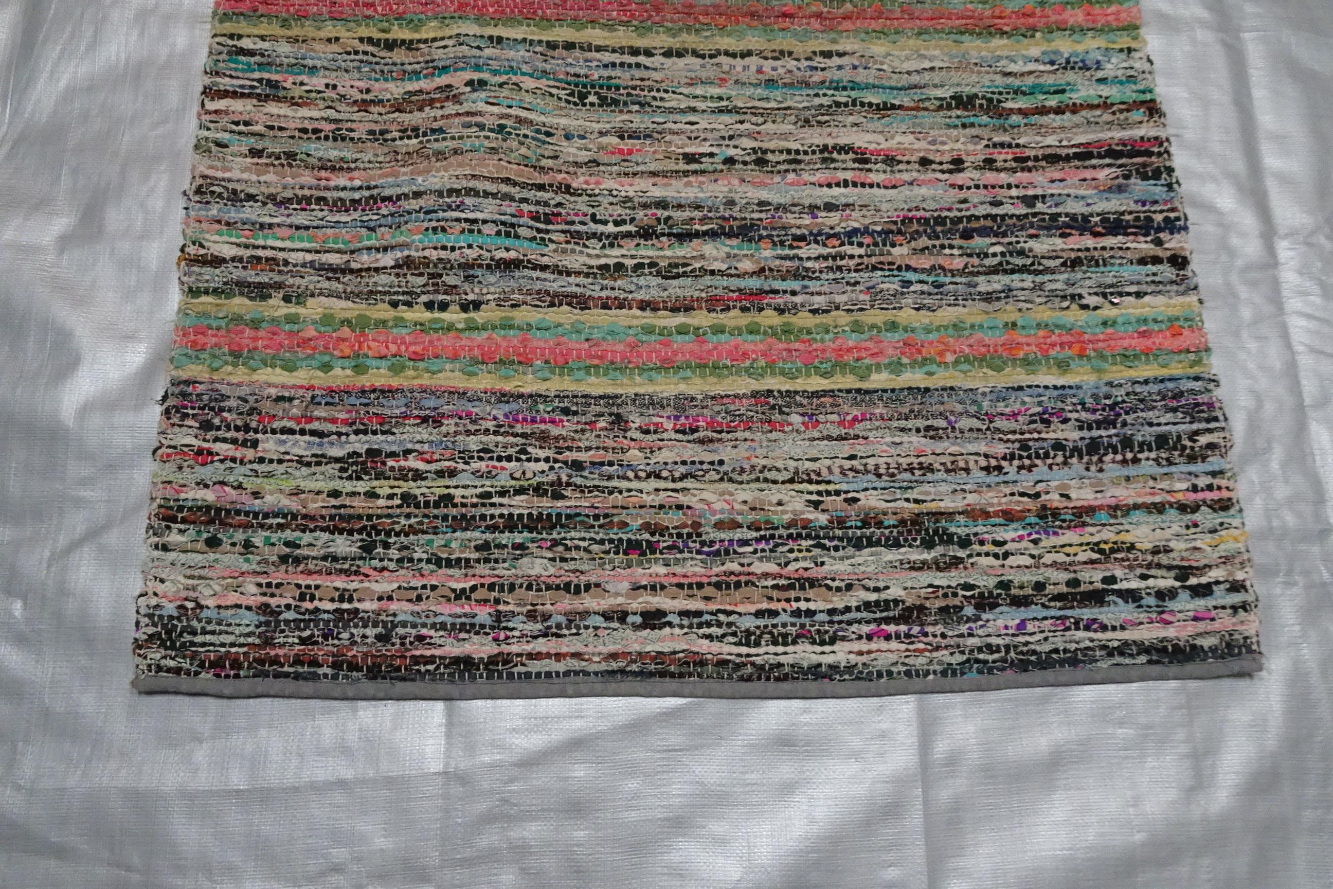 Questo è un tappeto di pezza svedese fatto a mano.