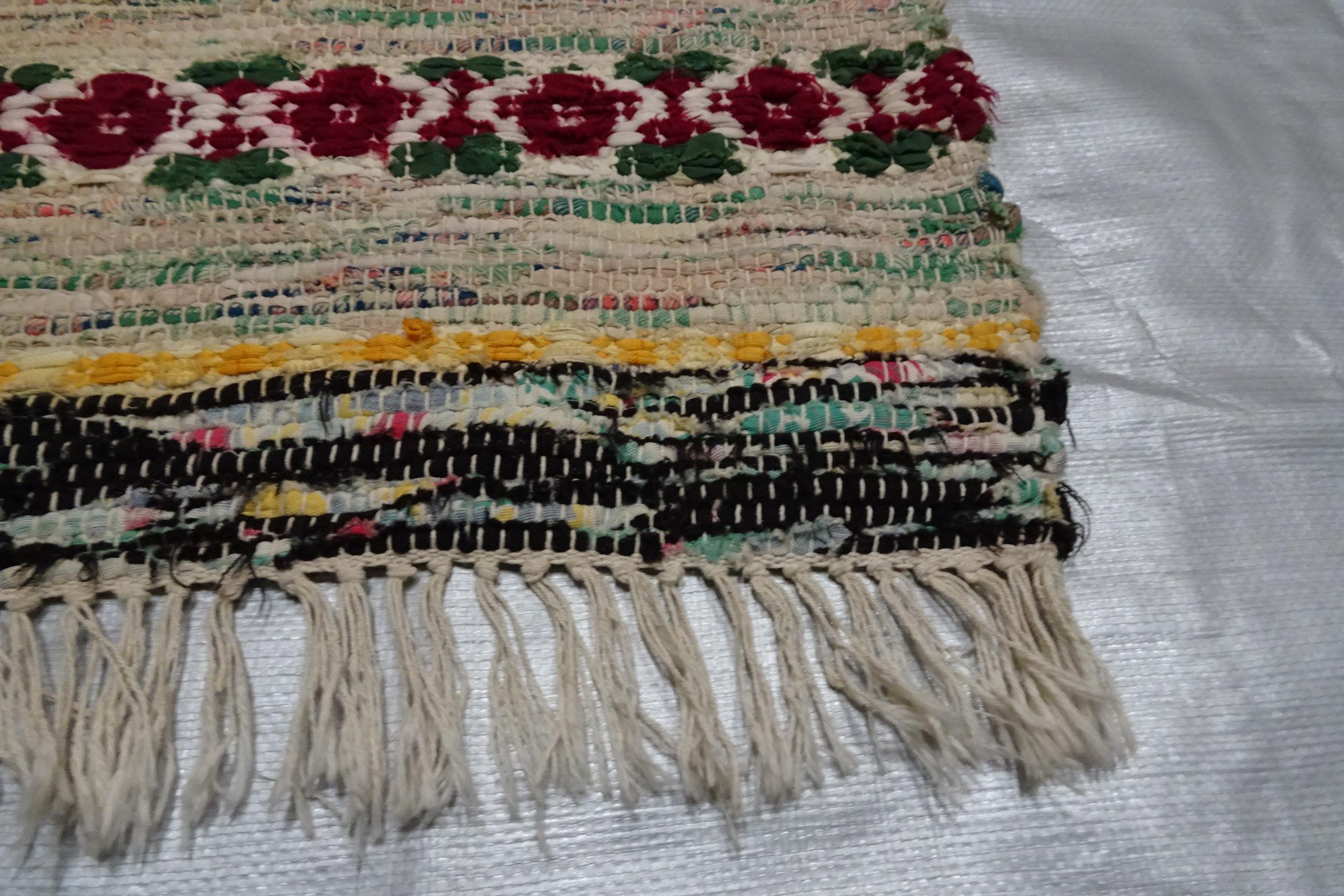 Il s'agit d'un tapis suédois en coton fait à la main.