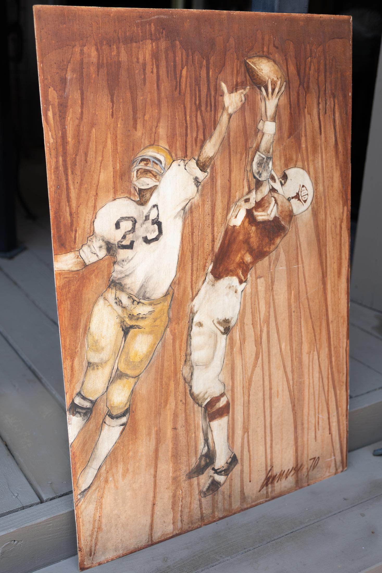 Dieses Gemälde von Ragan Gennusa zeigt eine Momentaufnahme des siegreichen Spiels zwischen Texas und UCLA im Jahr 1970. Beim 4. Down, 55 Sekunden vor Spielende, führt UCLA mit 17 zu 13. Der texanische Receiver Cotton Speyrer springt in die Luft,