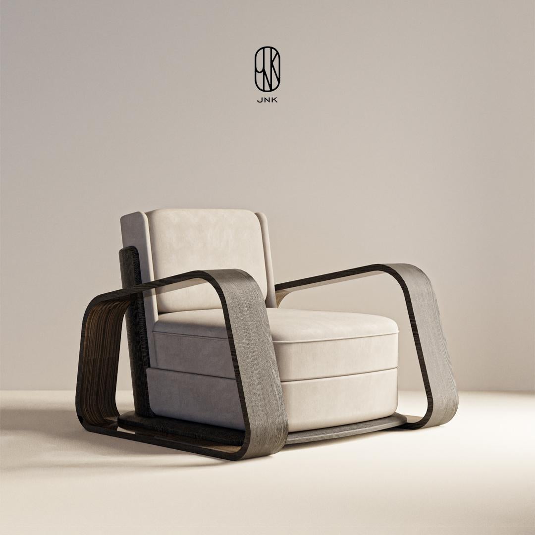 Le fauteuil Rage 

Doté d'un design moderne et élégant qui se distingue par son aspect sophistiqué. Rembourré en tissu de couleur crème, il privilégie à la fois le confort et le style. 

Les accoudoirs ont une forme incurvée et mettent en valeur une