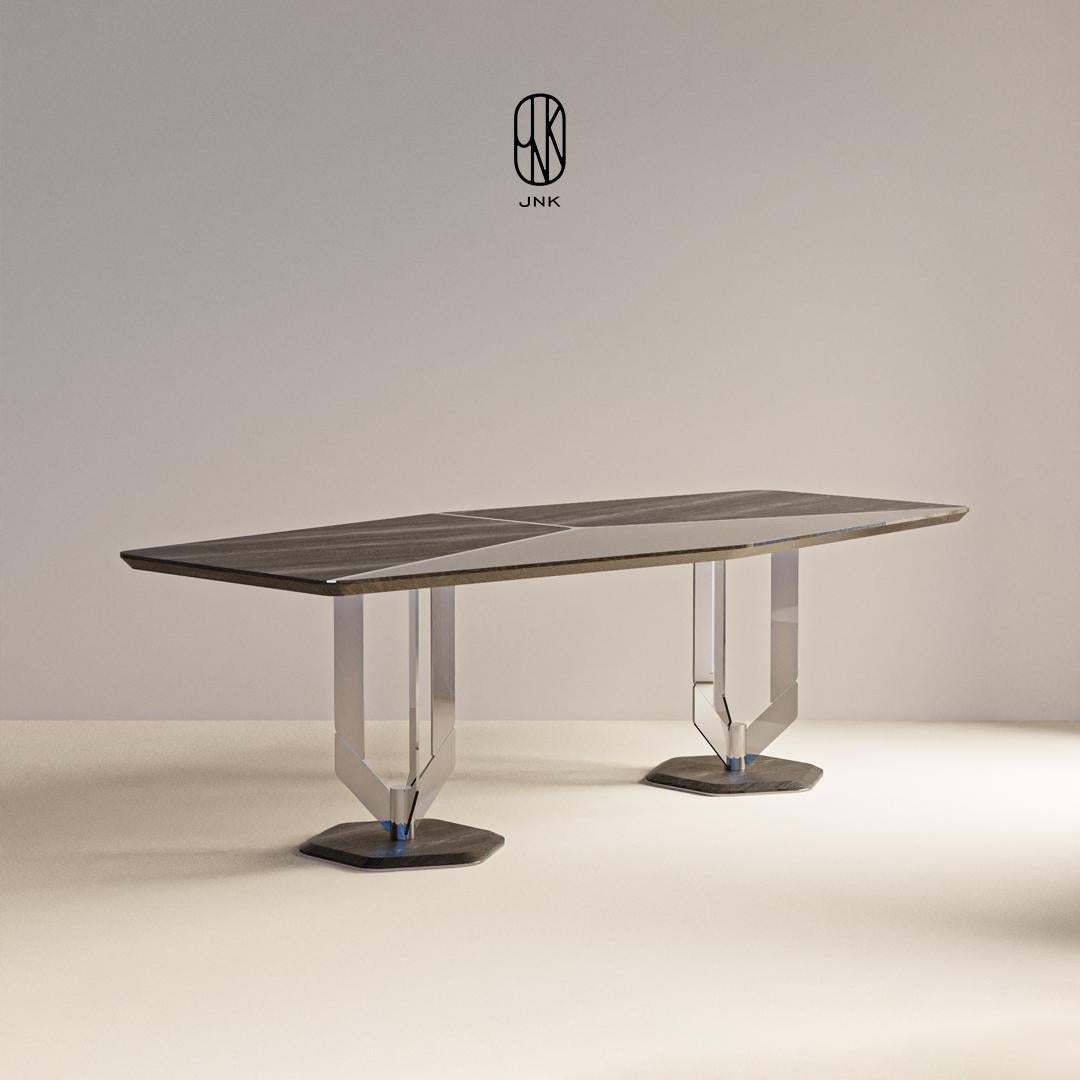 Moderne Table de salle à manger Rage avec base en métal géométrique et finition en bois élégante de JNK en vente
