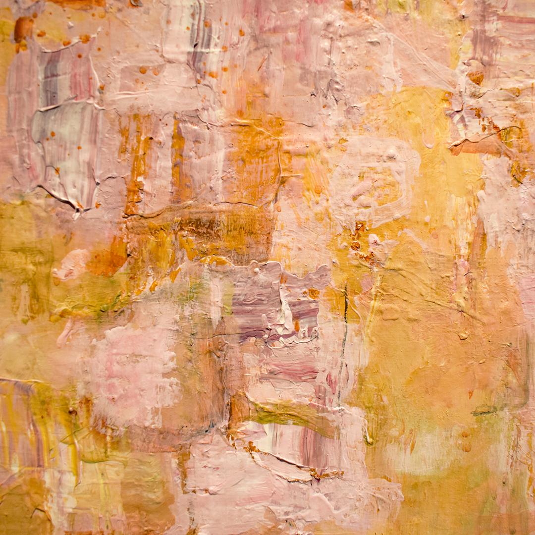 Le retour du printemps (peinture acrylique abstraite moderne en rose, jaune et or) - Beige Abstract Painting par Ragellah Rourke