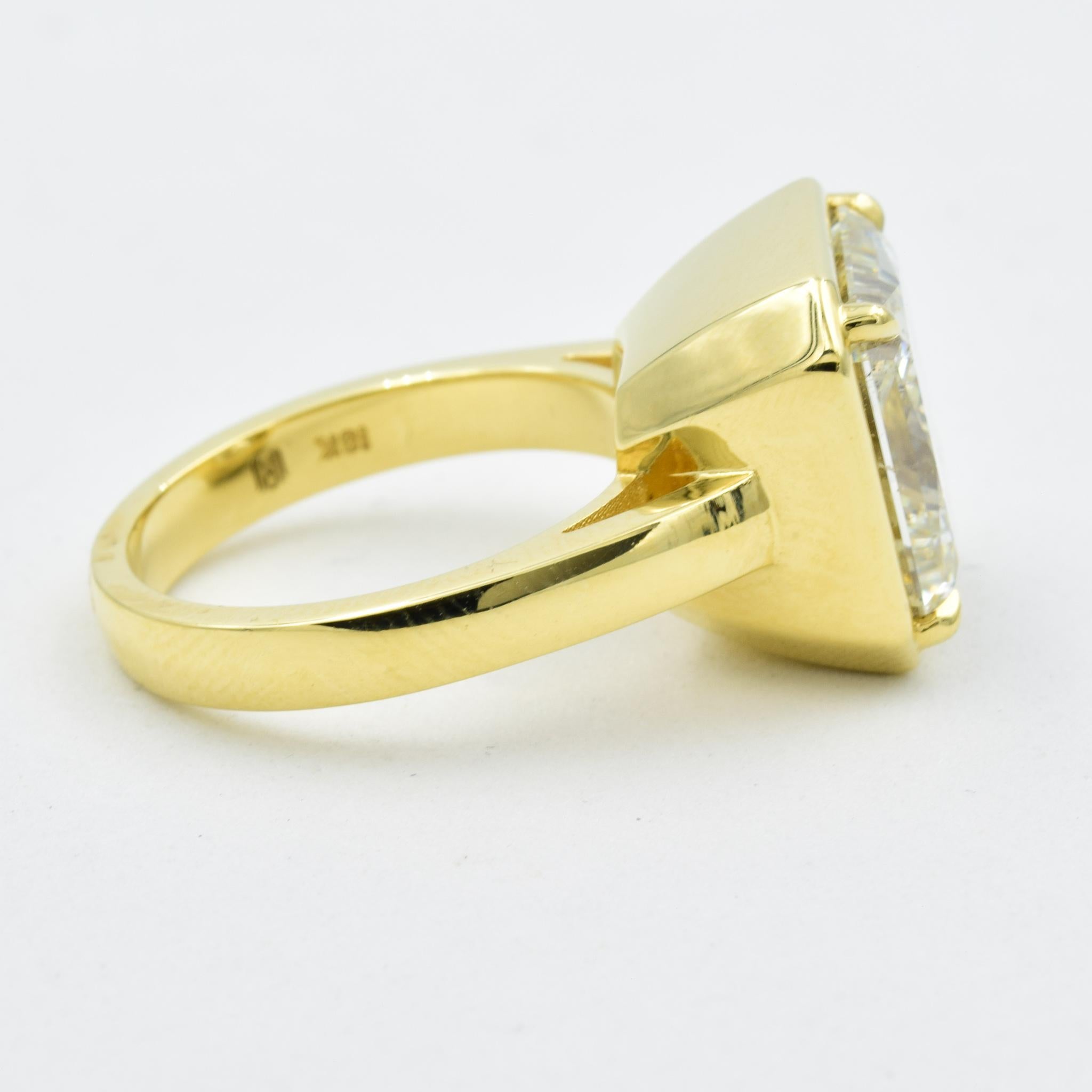 Rahaminov 9.17 Carat Radiant Cut Diamond Ring with 18 Karat Bezel Setting In New Condition In Carmel, IN