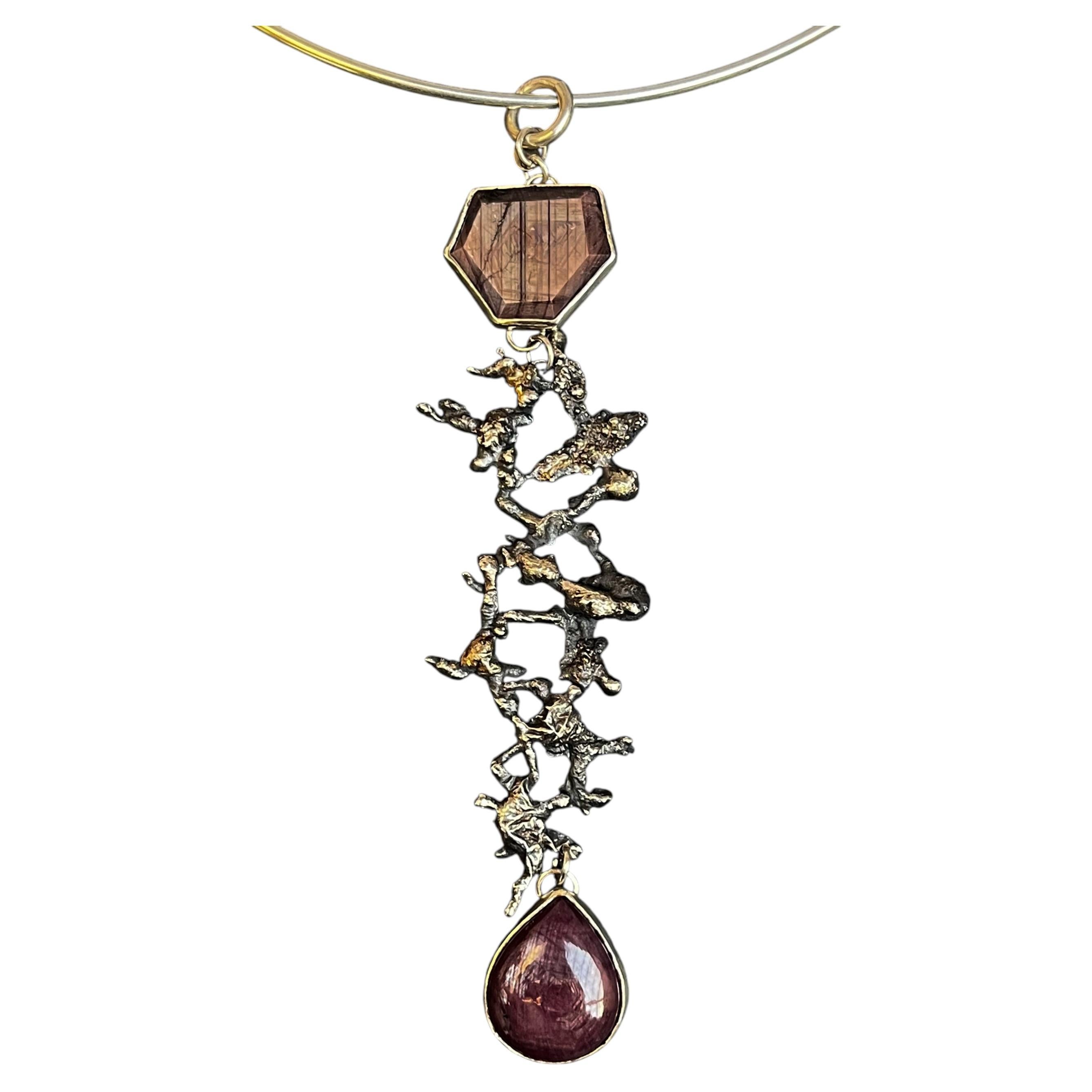 Collana con ciondolo “Raíces de Rubí” in argento 950 e rubini di Macarena Ravioly