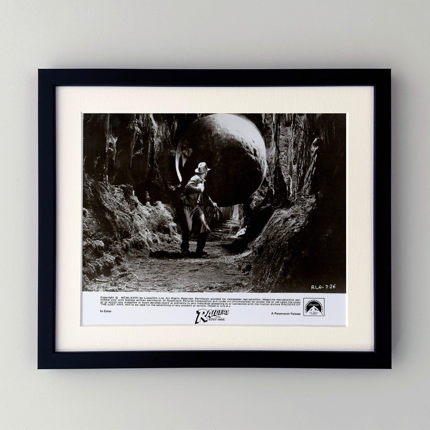 Original 8x10 Zoll Publicity Film Still für Raiders of the Lost Ark (1981) mit Harrison Ford und Karen Allen in den Hauptrollen und unter der Regie von Steven Spielberg.

Werbefotos (Film/Produktion) wurden erstellt, um die Studios bei der Werbung
