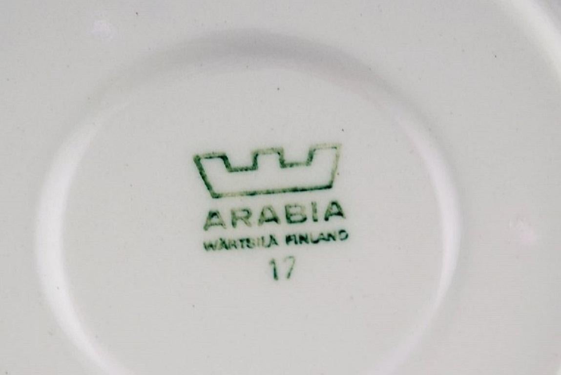 Milieu du XXe siècle Raija Uosikkinen pour Arabia, huit tasses à café Sotka avec soucoupes en vente