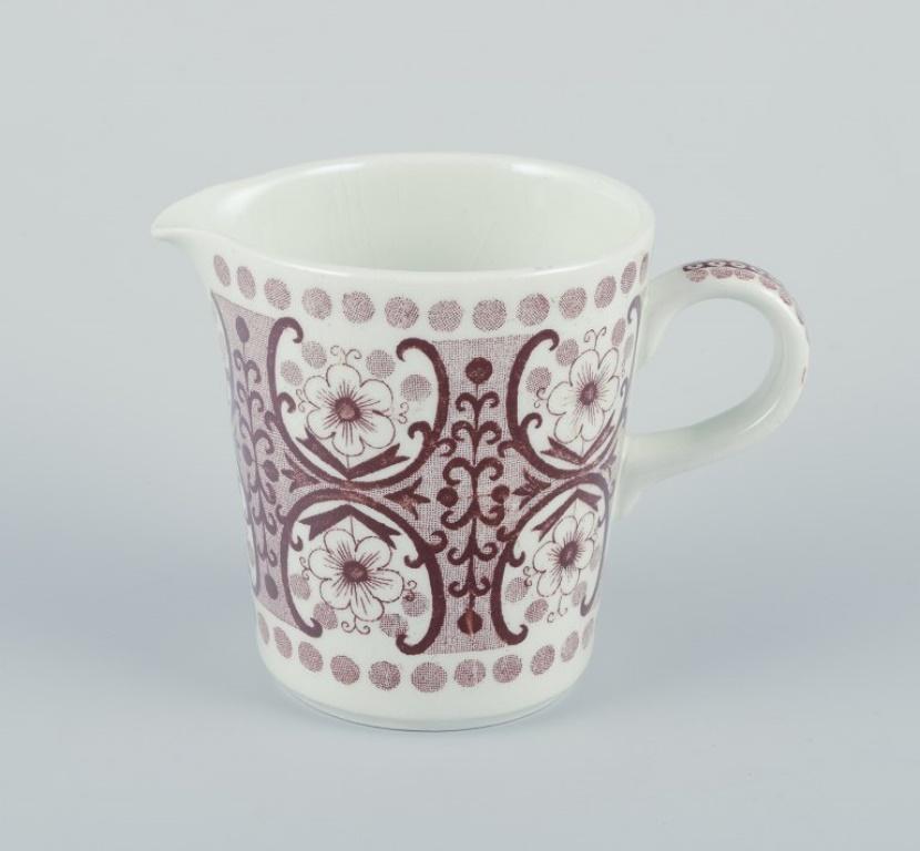 Raija Uosikkinen, Arabia. Fünf 'Ali' Kaffeetassen und Untertassen, Zuckerdose, Milchkännchen. (Skandinavische Moderne) im Angebot