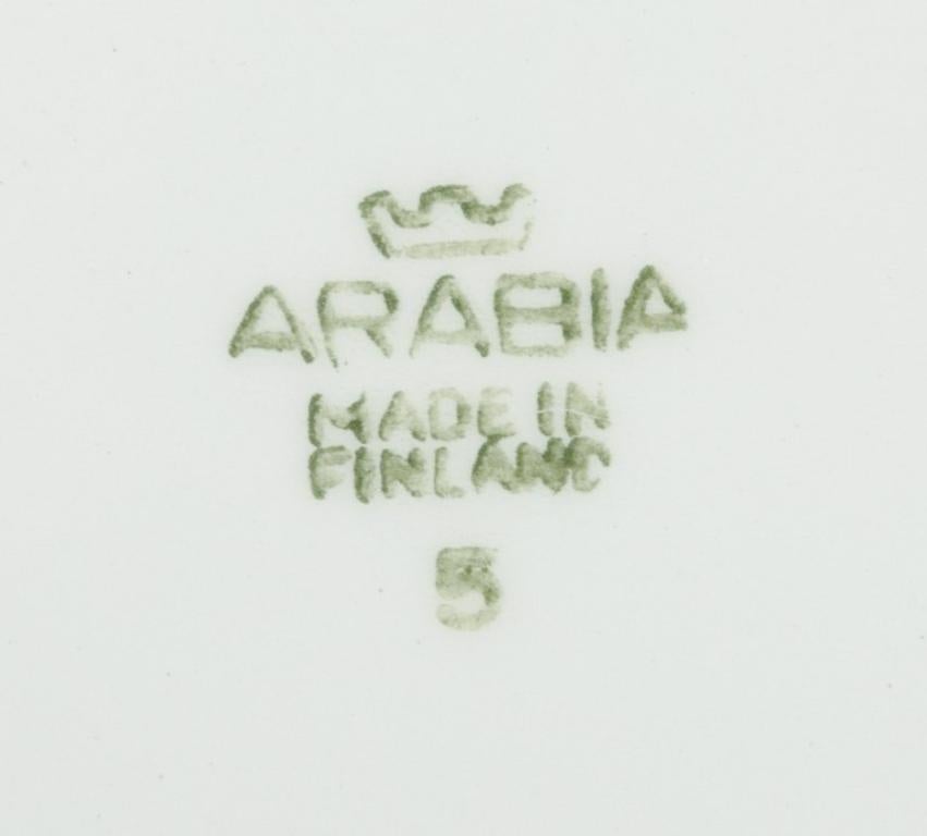 Raija Uosikkinen, Arabia. Fünf 'Ali' Kaffeetassen und Untertassen, Zuckerdose, Milchkännchen. (Tonware) im Angebot