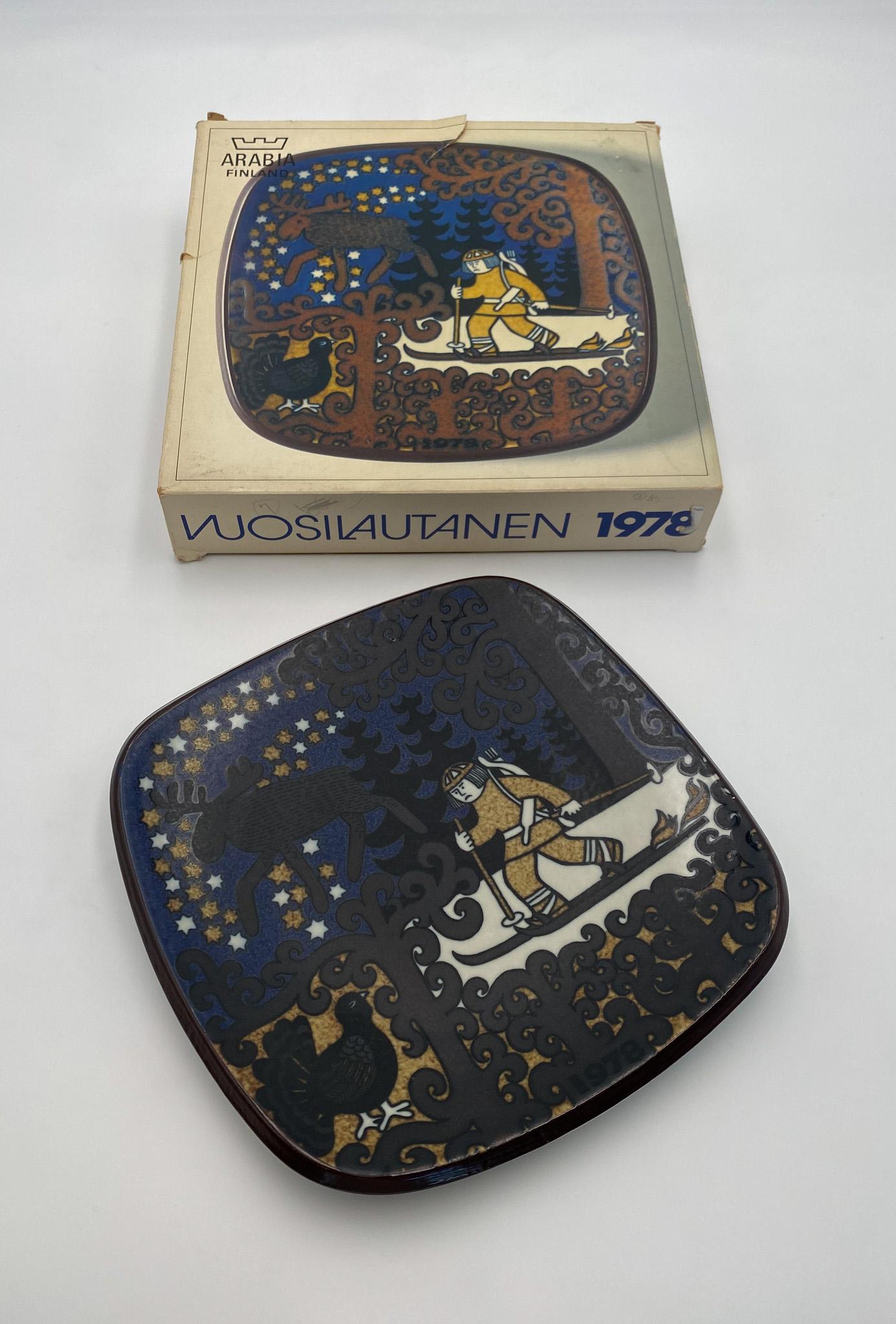 Raija Uosikkinen Dekorativer Teller für Arabia of Finland, 1978 (Moderne der Mitte des Jahrhunderts) im Angebot
