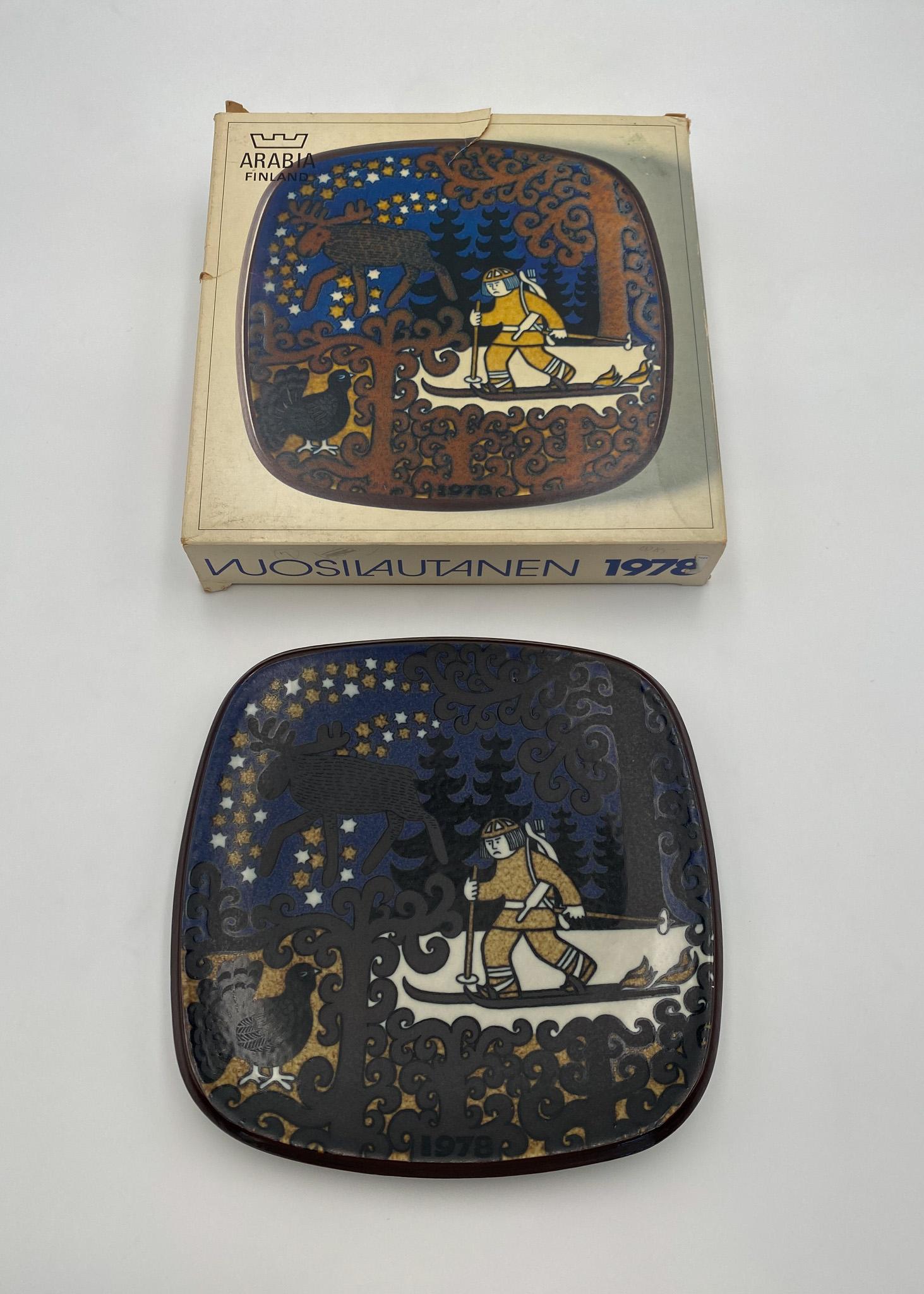 Raija Uosikkinen Dekorativer Teller für Arabia of Finland, 1978 im Zustand „Gut“ im Angebot in Costa Mesa, CA