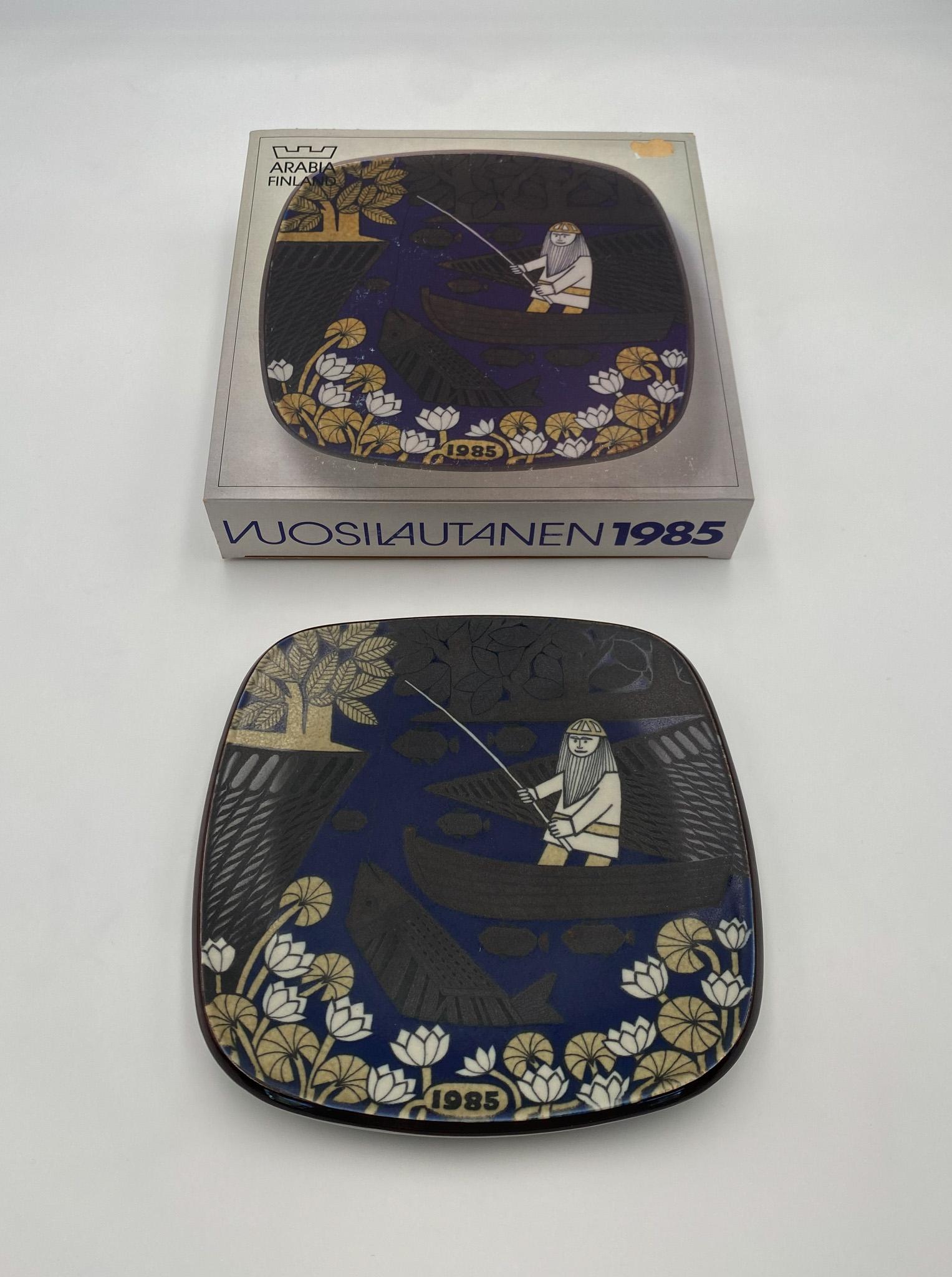Glazed Raija Uosikkinen Decorative Plate for Arabia of Finland, 1985  For Sale