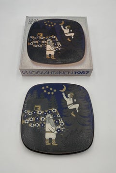 Raija Uosikkinen Decorative Plate for Arabia of Finland, 1987
