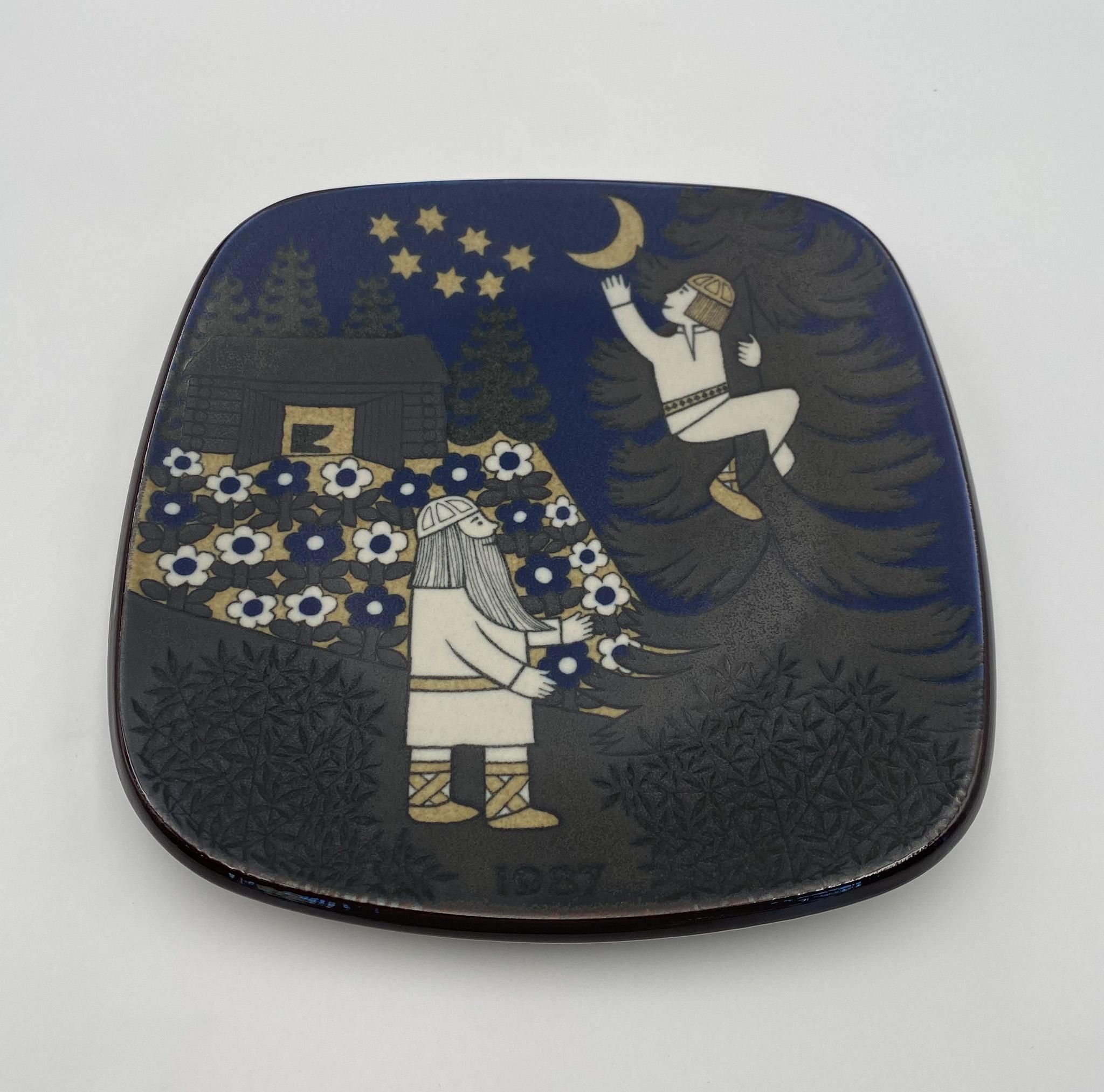 Raija Uosikkinen Dekorativer Teller für Arabia of Finland, 1987  (Keramik) im Angebot