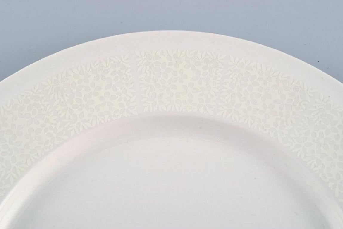 Scandinavian Modern Raija Uosikkinen for Arabia, 10 Rare Pitsi Dinner Plates with Floral Decoration For Sale