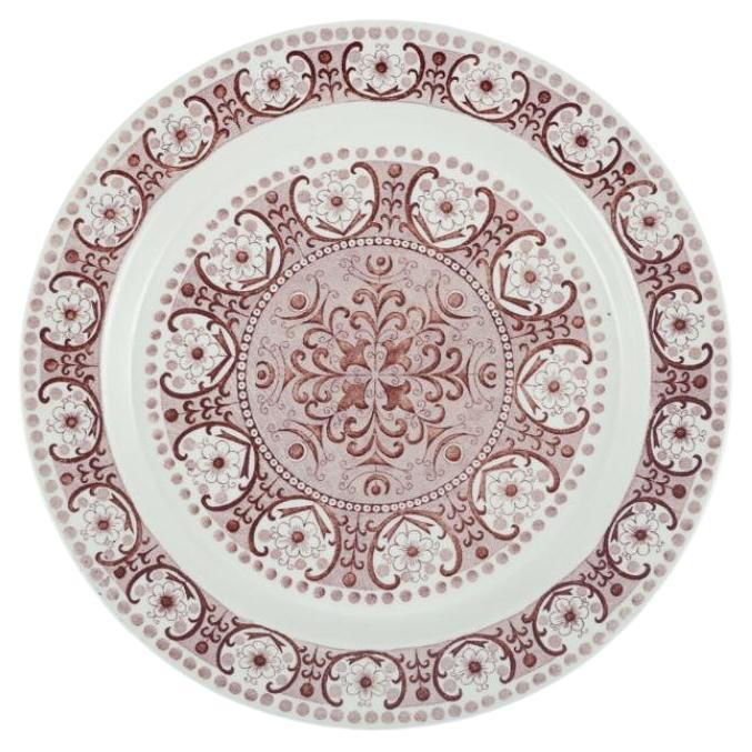 Raija Uosikkinen for Arabia, Finland. Round ‘Ali’ dish in faience.