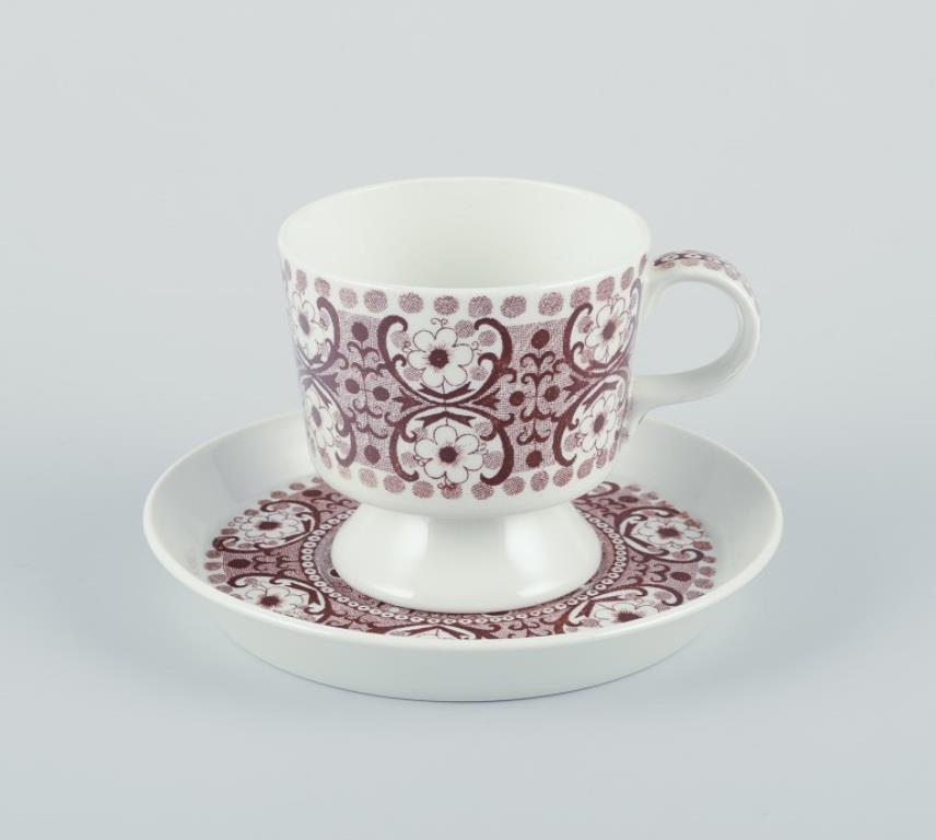 Raija Uosikkinen for Arabia, Finland
A set of four ‘Ali’ coffee cups and saucers in earthenware.
Circa 1960s.
In excellent and unused condition. A few cracks in the saucers.
Marked.
Cup: H 6,5 cm. x D 6.5 cm. without handle
Saucer: D 12.0 cm.