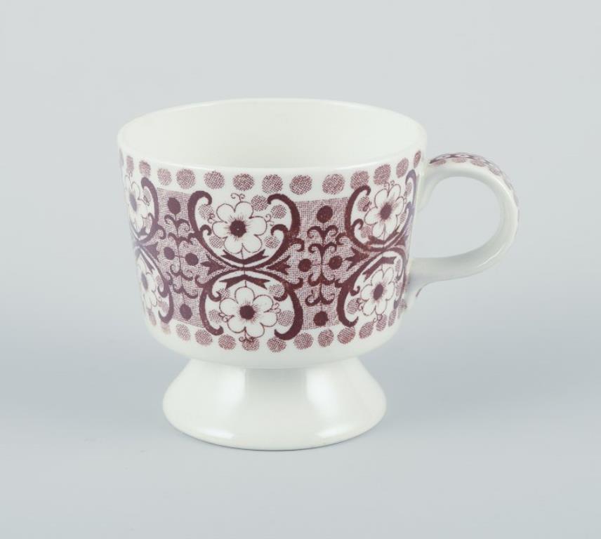 Scandinavian Modern Raija Uosikkinen for Arabia, Finland. Set of four ‘Ali’ coffee cups and saucers For Sale