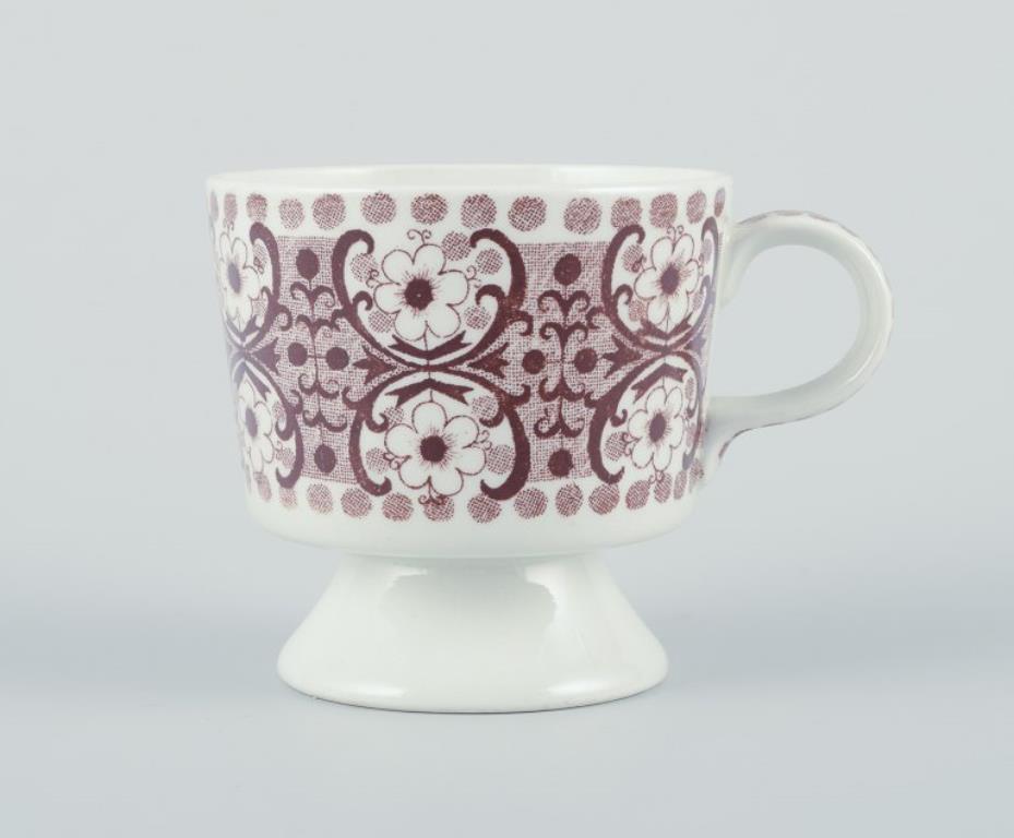 Finnish Raija Uosikkinen for Arabia, Finland. Set of four ‘Ali’ coffee cups and saucers For Sale