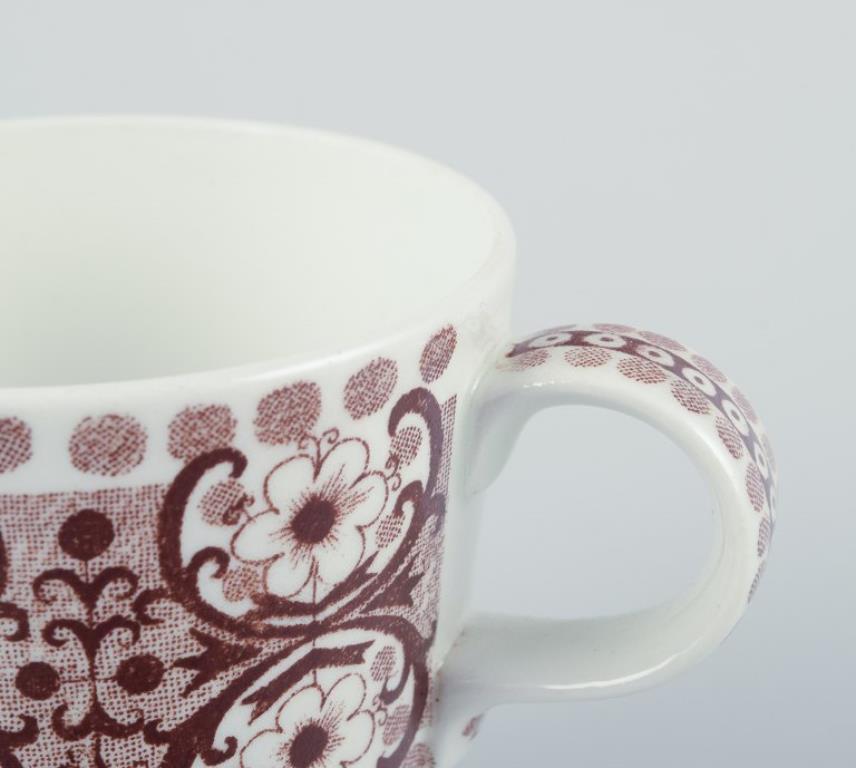 Glazed Raija Uosikkinen for Arabia, Finland. Set of four ‘Ali’ coffee cups and saucers For Sale