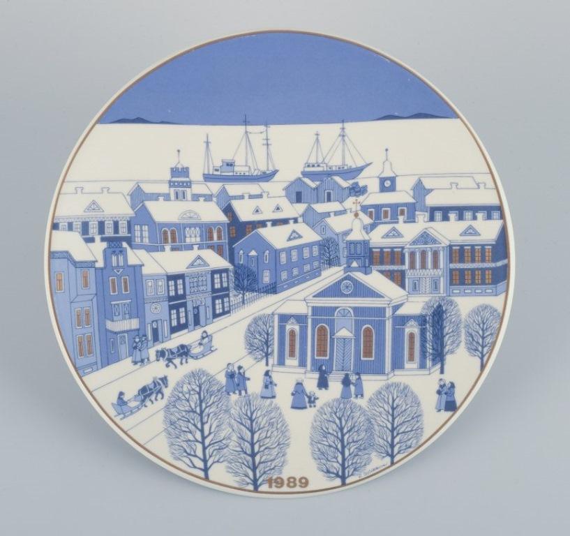 Raija Uosikkinen for Arabia, Finland,
Set of six porcelain Christmas plates. Finnish Christmas landscapes.
Vintage 1984-1989.
Marked.
First factory quality.
In perfect condition.
Dimensions: Diameter 23.0 cm.

