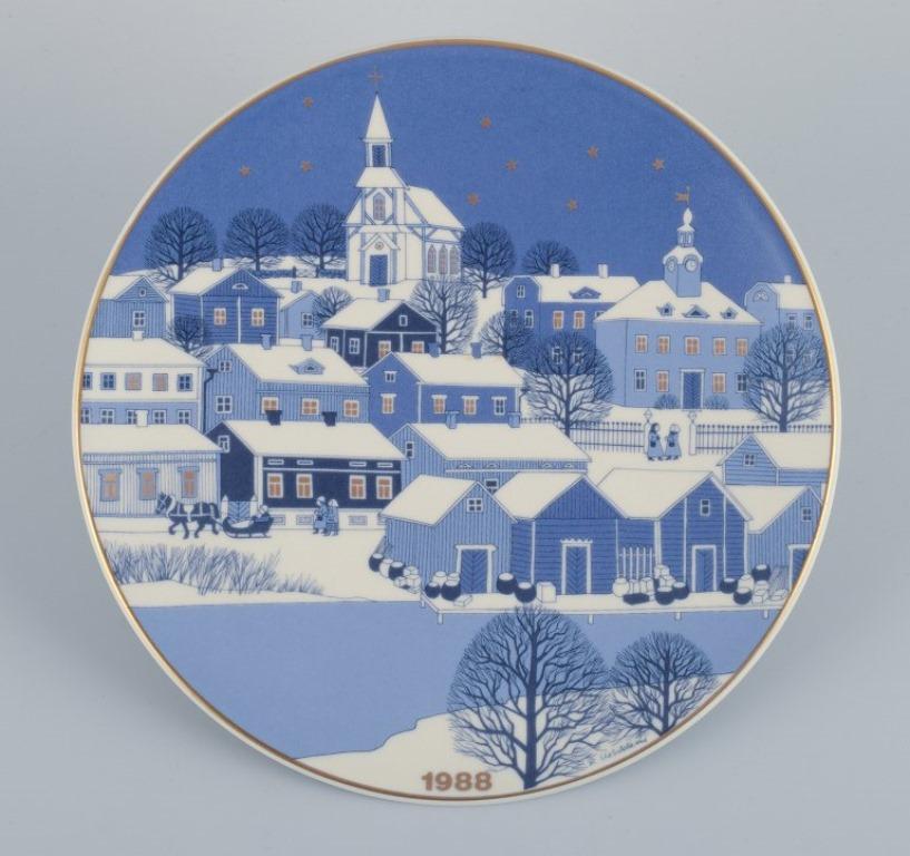 Scandinavian Modern Raija Uosikkinen for Arabia, Finland. Set of six porcelain Christmas plates.  For Sale