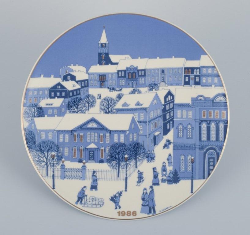 Raija Uosikkinen for Arabia, Finland. Set of six porcelain Christmas plates.  In Excellent Condition For Sale In Copenhagen, DK