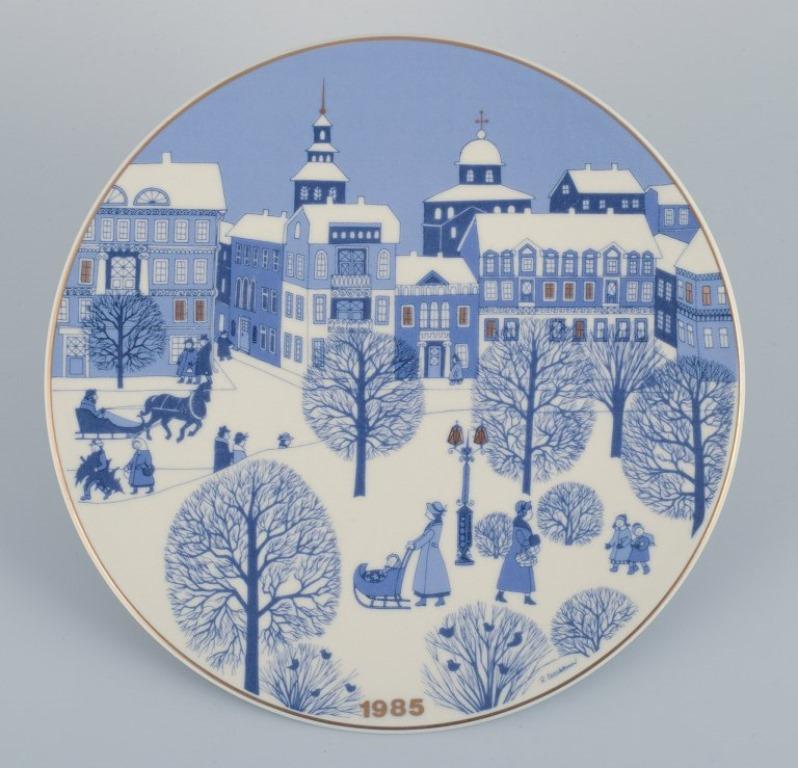 Fin du 20e siècle Raija Uosikkinen pour Arabia, Finlande Ensemble de six assiettes de Noël en porcelaine.  en vente