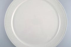 Raija Uosikkinen for Arabia, Round Pitsi Serving Dish with Flower Decoration