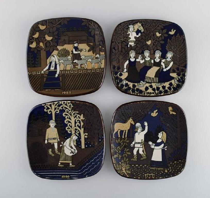 Raija Uosikkinen for Arabia. Set of 15 Kalevala year plates in glazed ceramics. Dated 1976-1986 and 1988-1991.
Measures: 20.5 cm.
In excellent condition.
Stamped and dated.