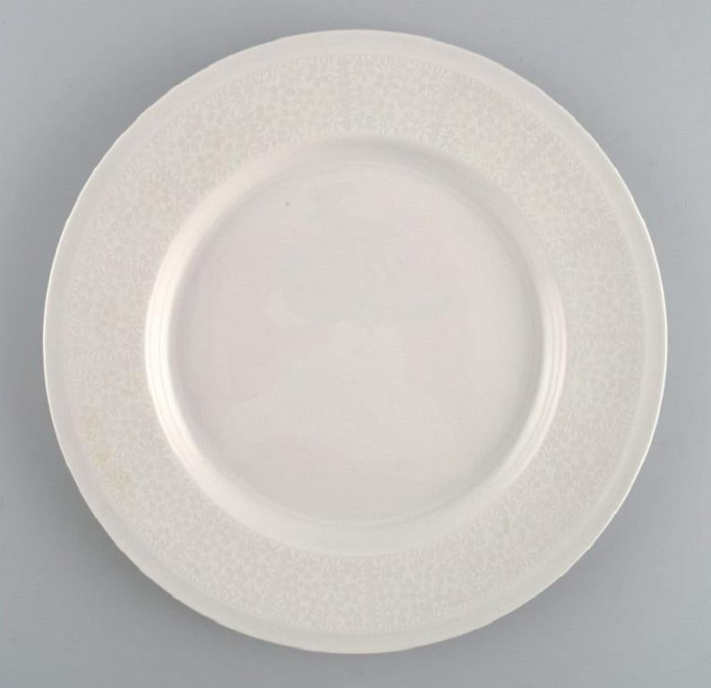 Raija Uosikkinen for Arabia. Twelve rare Pitsi lunch plates with floral decoration. 
Dated 1967-1974.
Diameter: 21.5 cm.
In excellent condition.
Stamped.