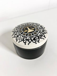 Raija Uosikkinen „Zodiak“-Schachtel von Arabia Finland – ca. 1980er Jahre