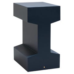 Rails 550 Sculpture fonctionnelle Table d'appoint laquée -  Bleu profond