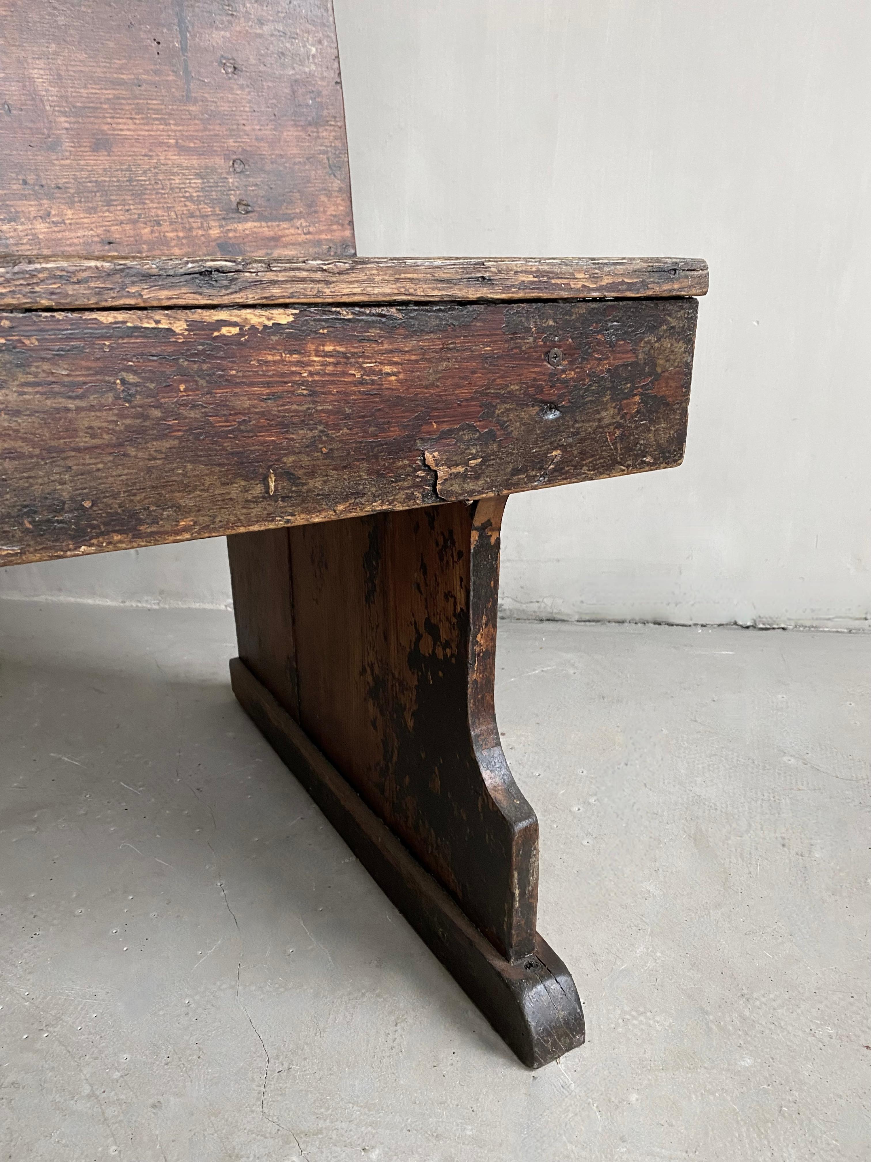 French railway station bench, 1900.
Very nice original patina due age and use.


Ask about our own personalized shipping rate. Packed securely, shipped worldwide.
