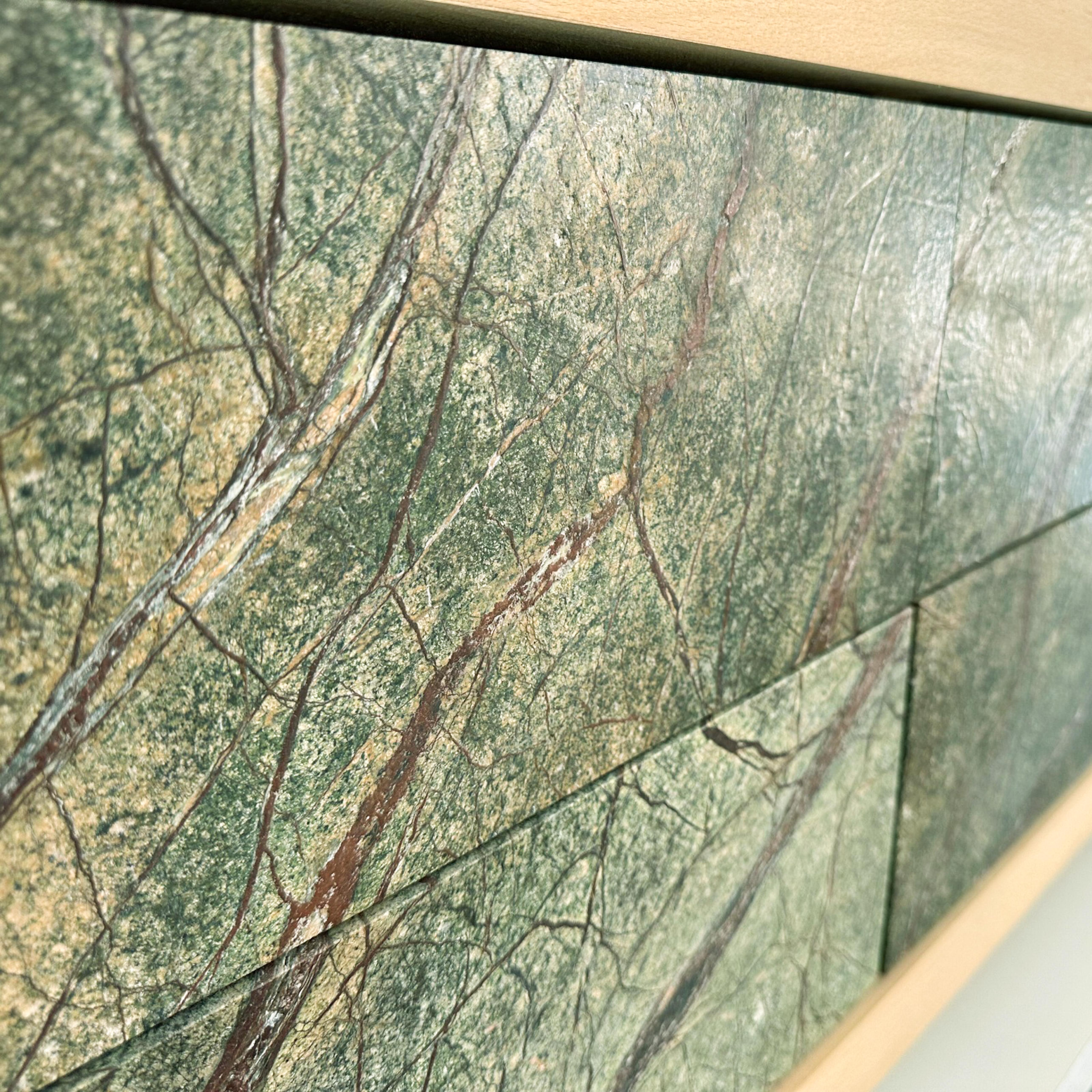 Organique Buffet en marbre Rain Forest - buffet en marbre - rangement de meuble de rangement en marbre en vente