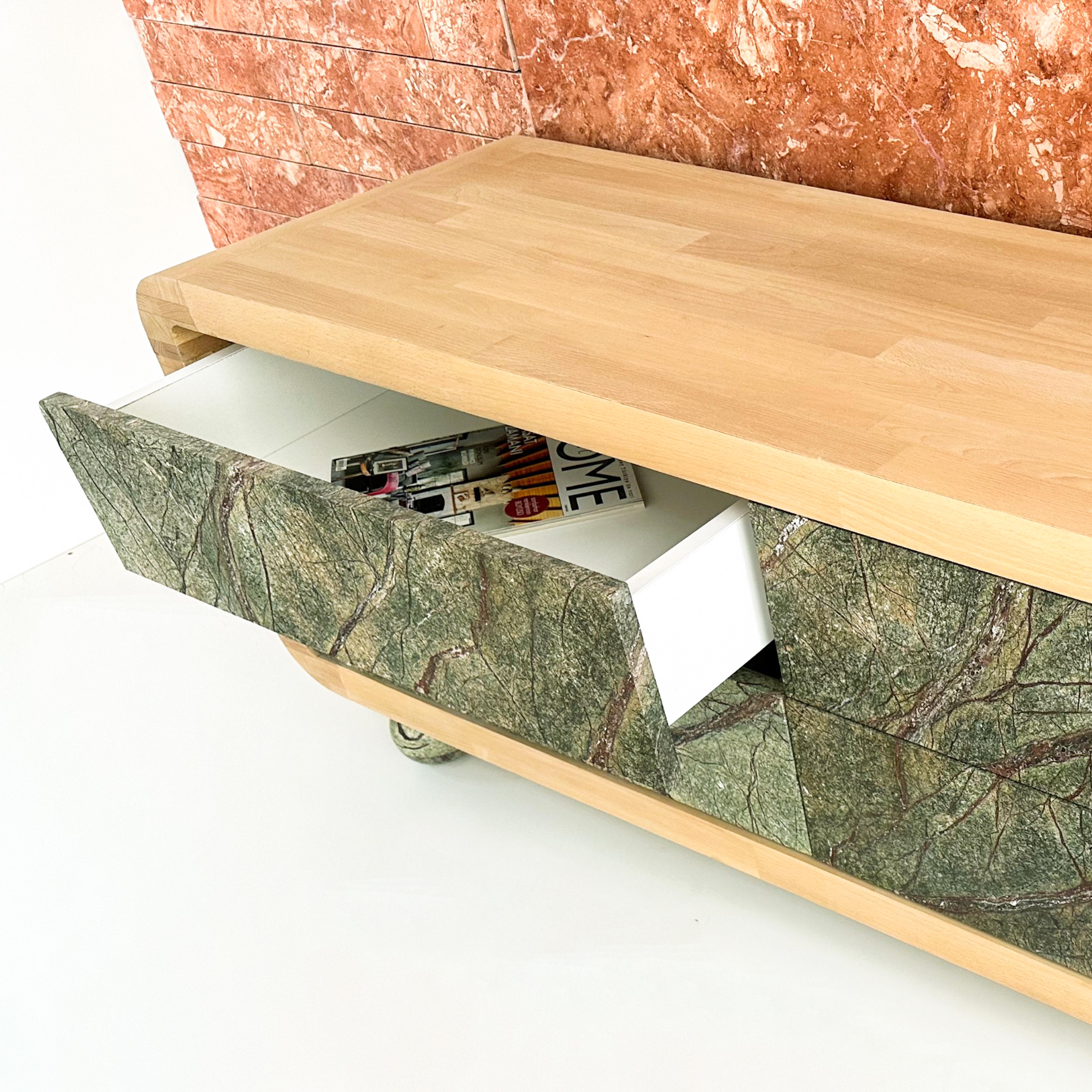 Sculpté à la main Buffet en marbre Rain Forest - buffet en marbre - rangement de meuble de rangement en marbre en vente