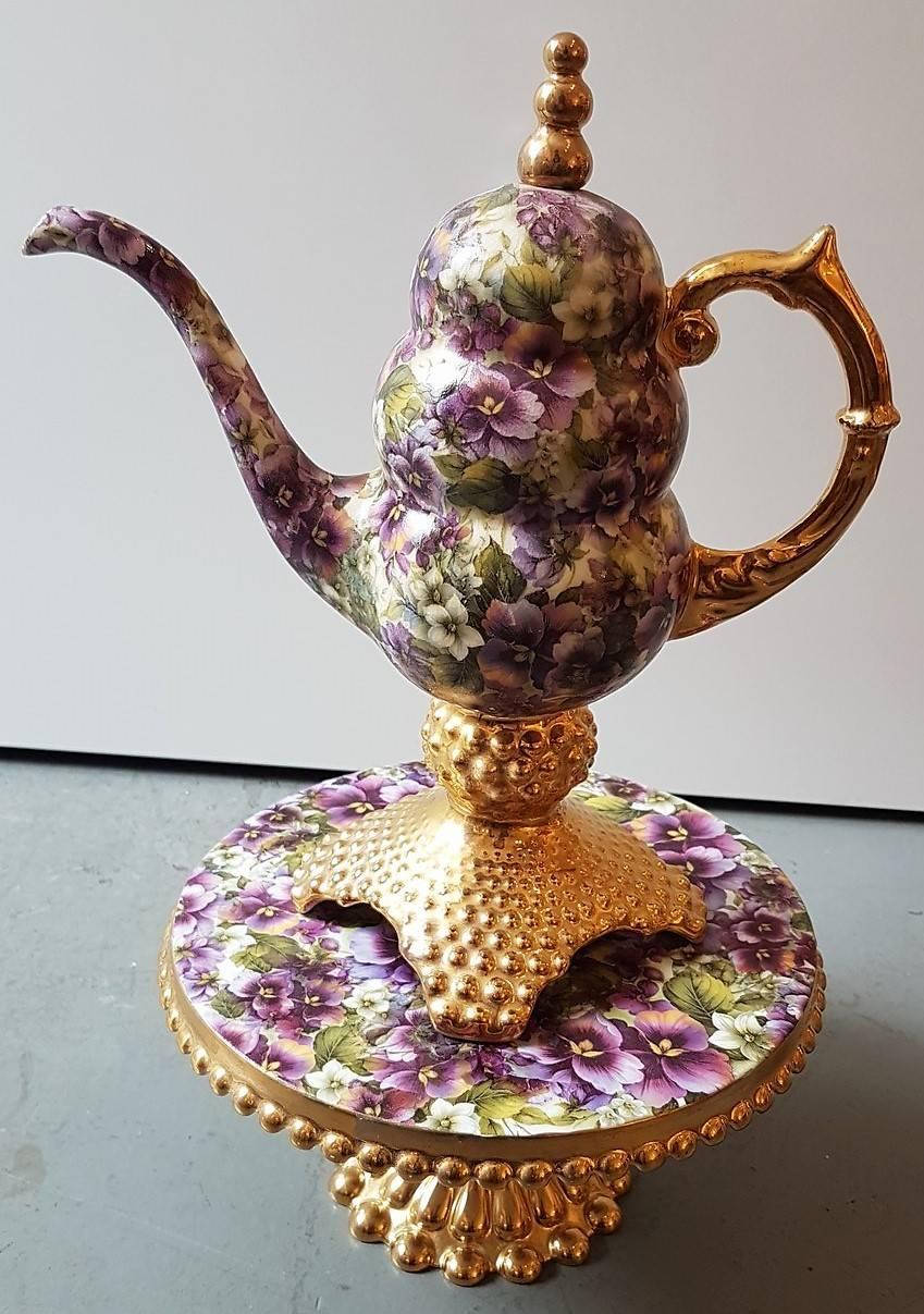 Candy beschichtetes Bittersweet – Sculpture von Rain Harris